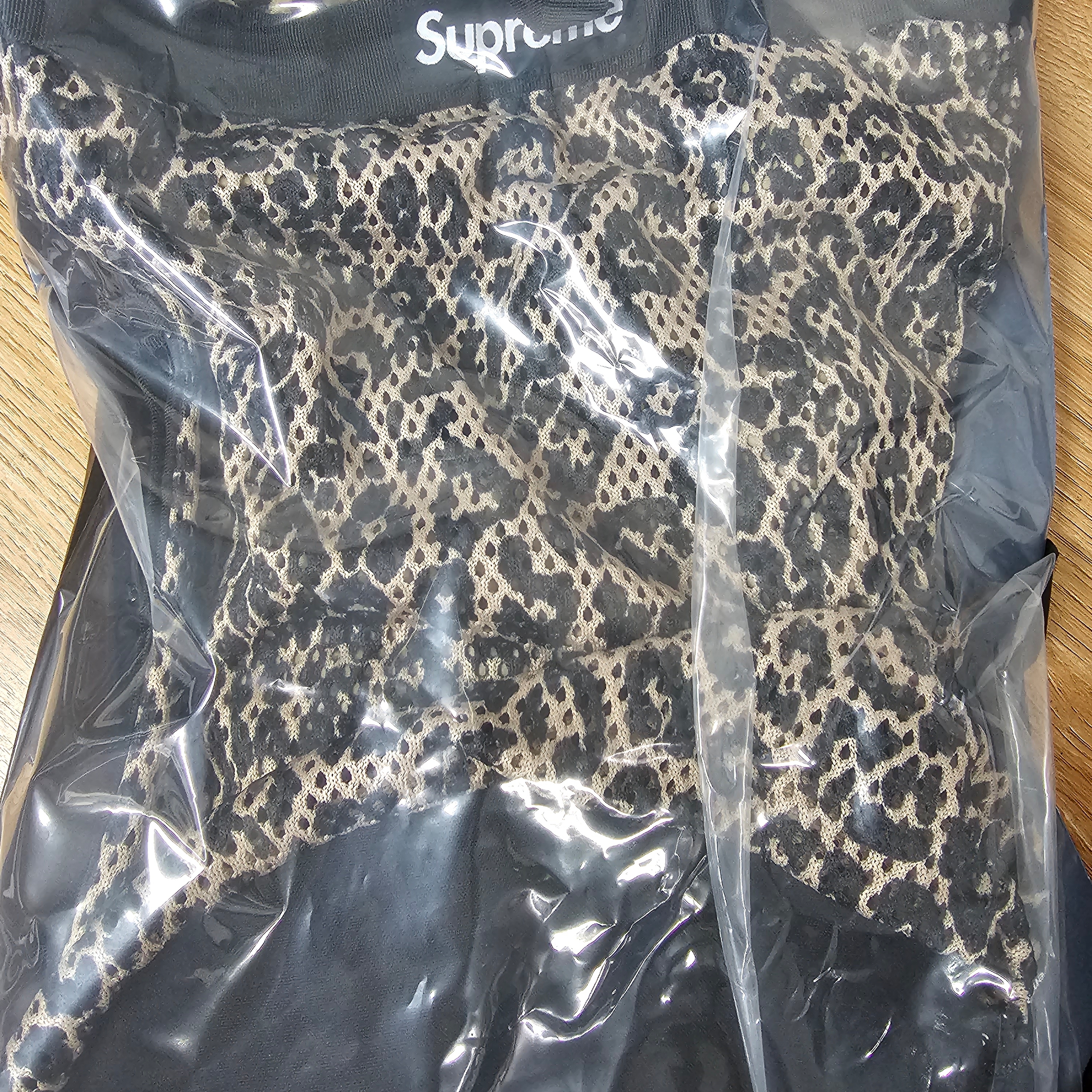 Supreme Mesh Backpack Leopard - 23SS 착용 스타일