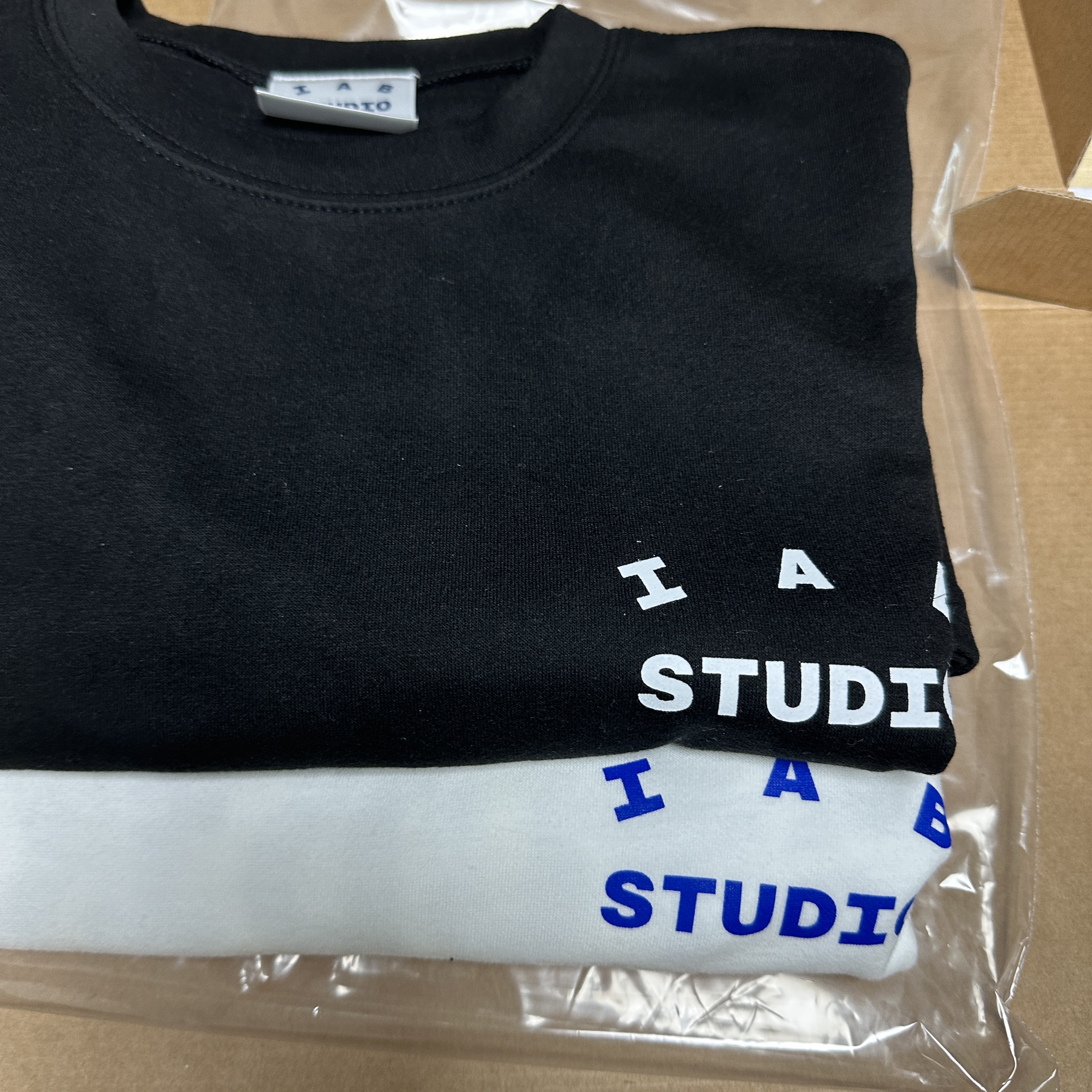 IAB Studio 10th Anniversary T-Shirt Black, IAB Studio 10th Anniversary T-Shirts Pack White & Black (2 Pack) 착용 스타일