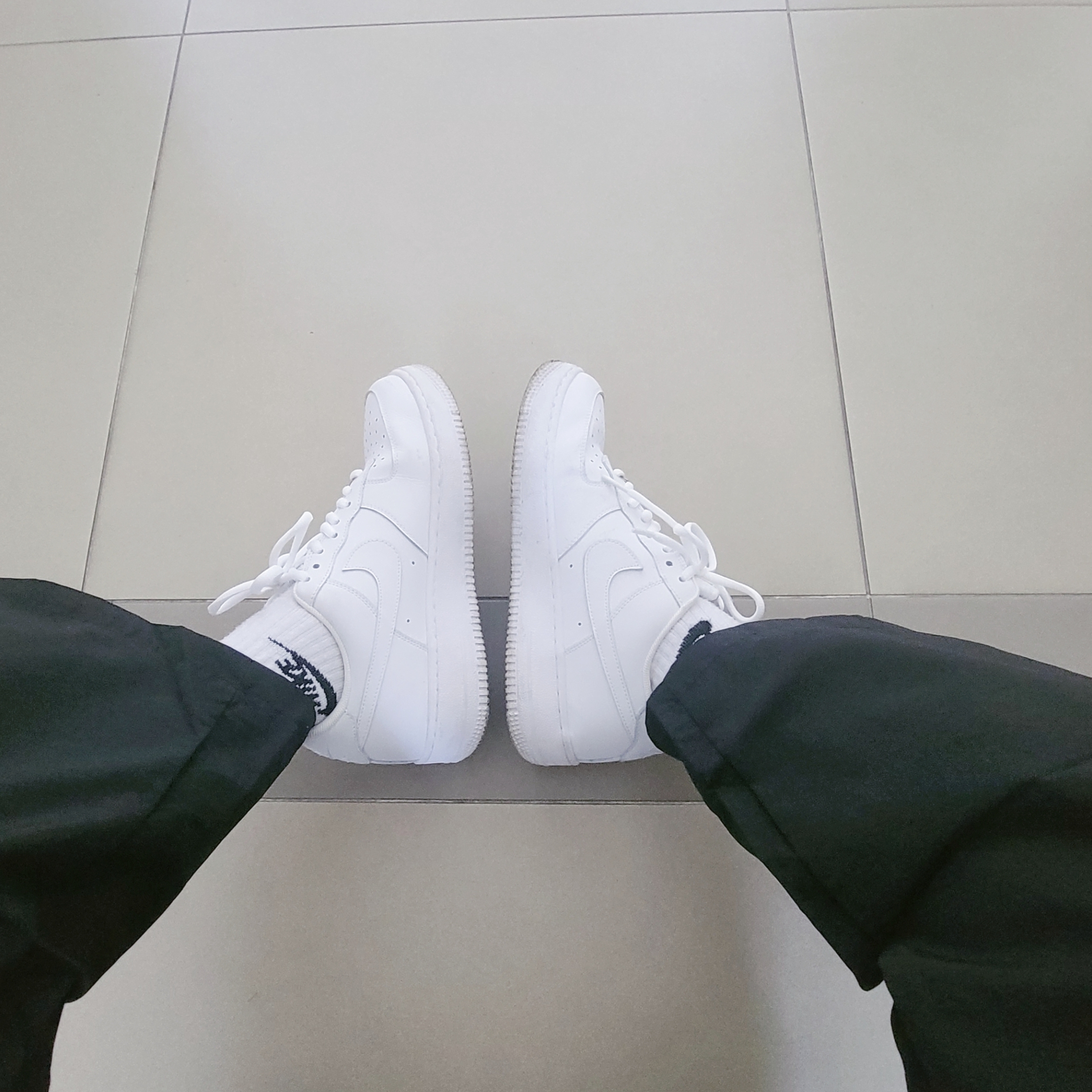 Nike Air Force 1 '07 Low White 착용 스타일 - 1