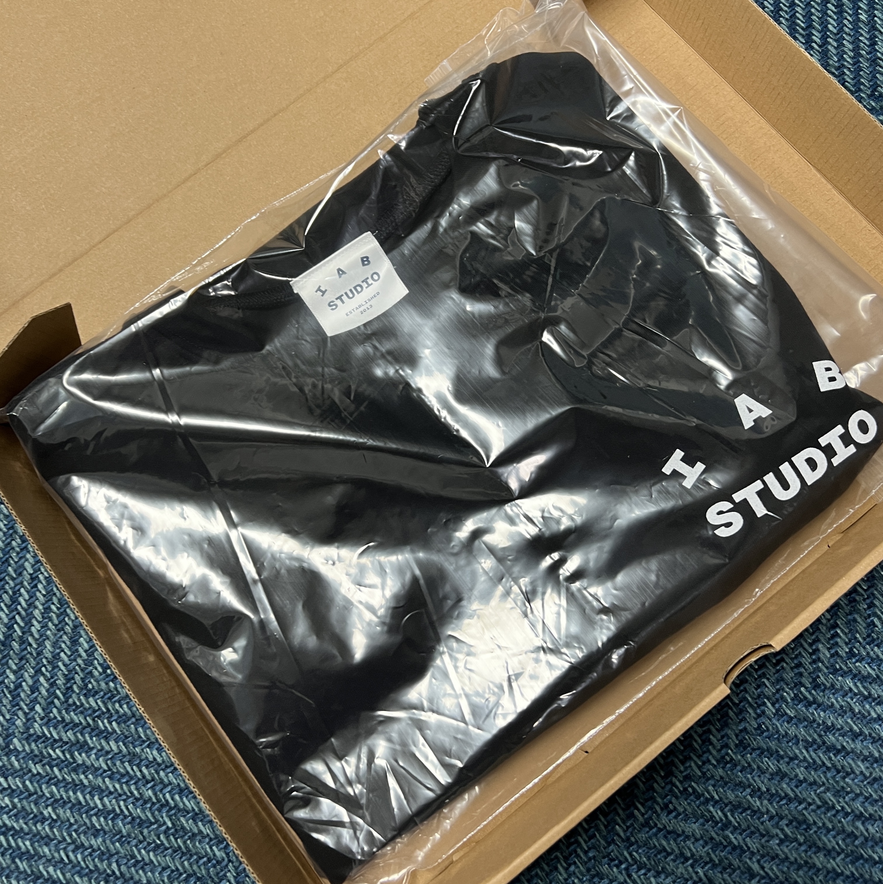 IAB Studio 10th Anniversary T-Shirt Black 착용 스타일