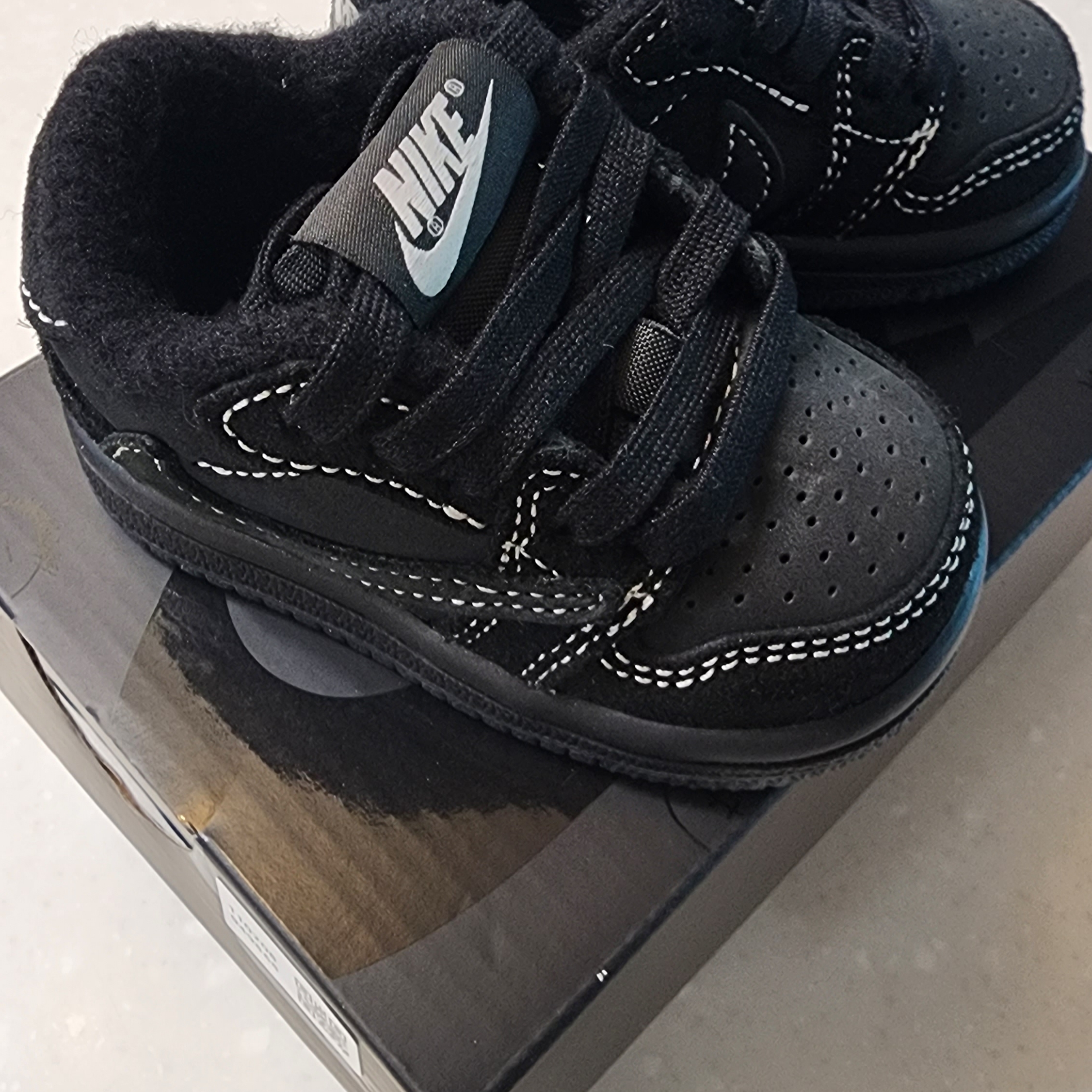 (TD) Jordan 1 x Travis Scott Retro Low OG SP Black Phantom 착용 스타일 - 1