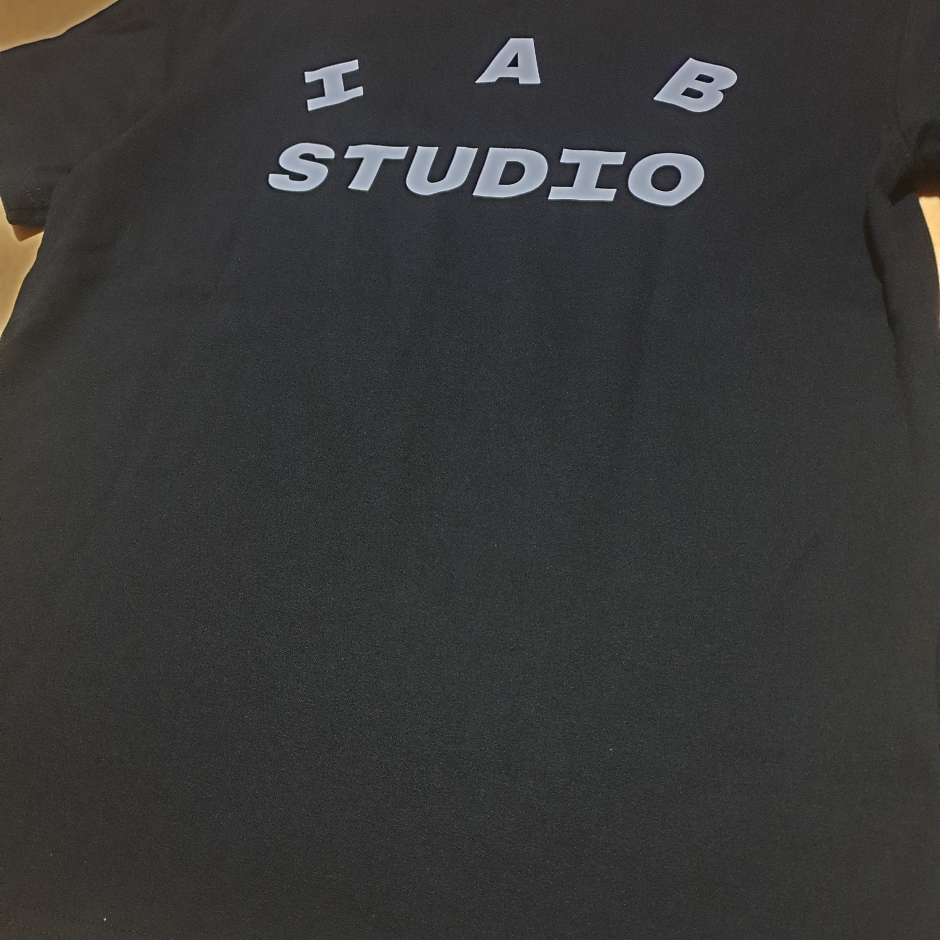 IAB Studio 10th Anniversary T-Shirt Black 착용 스타일