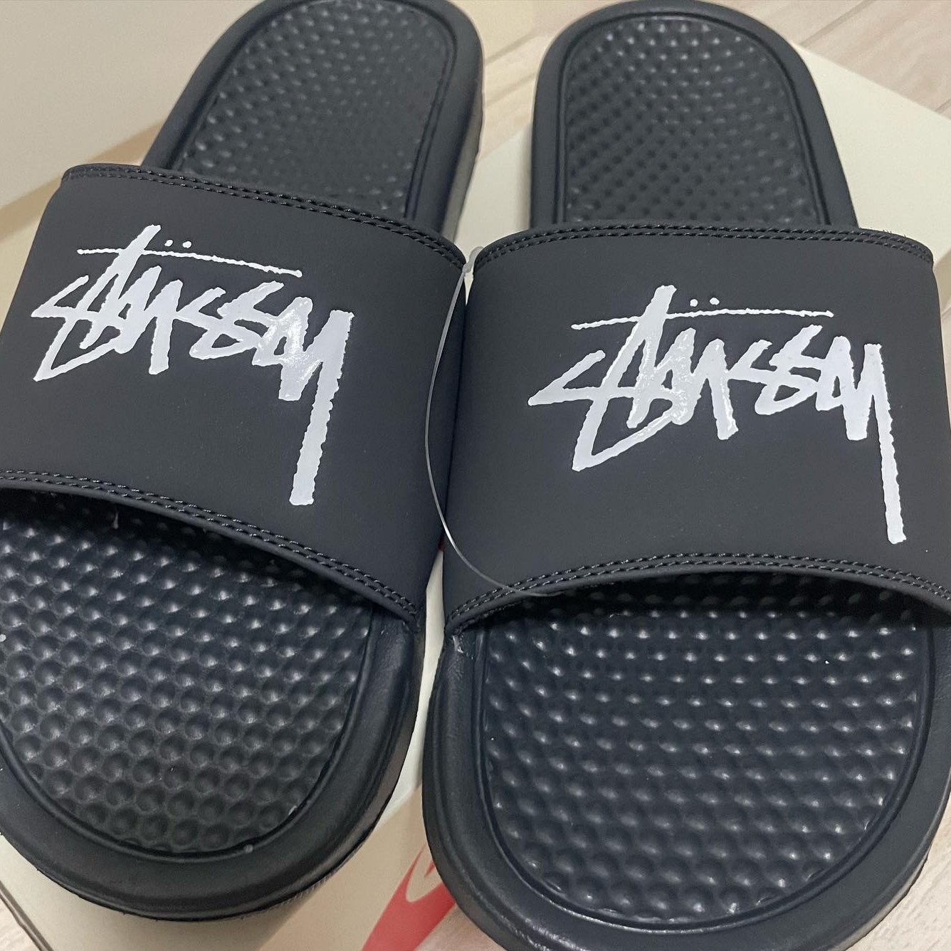 Nike x Stussy Benassi Slide Off Noir 착용 스타일 - 2