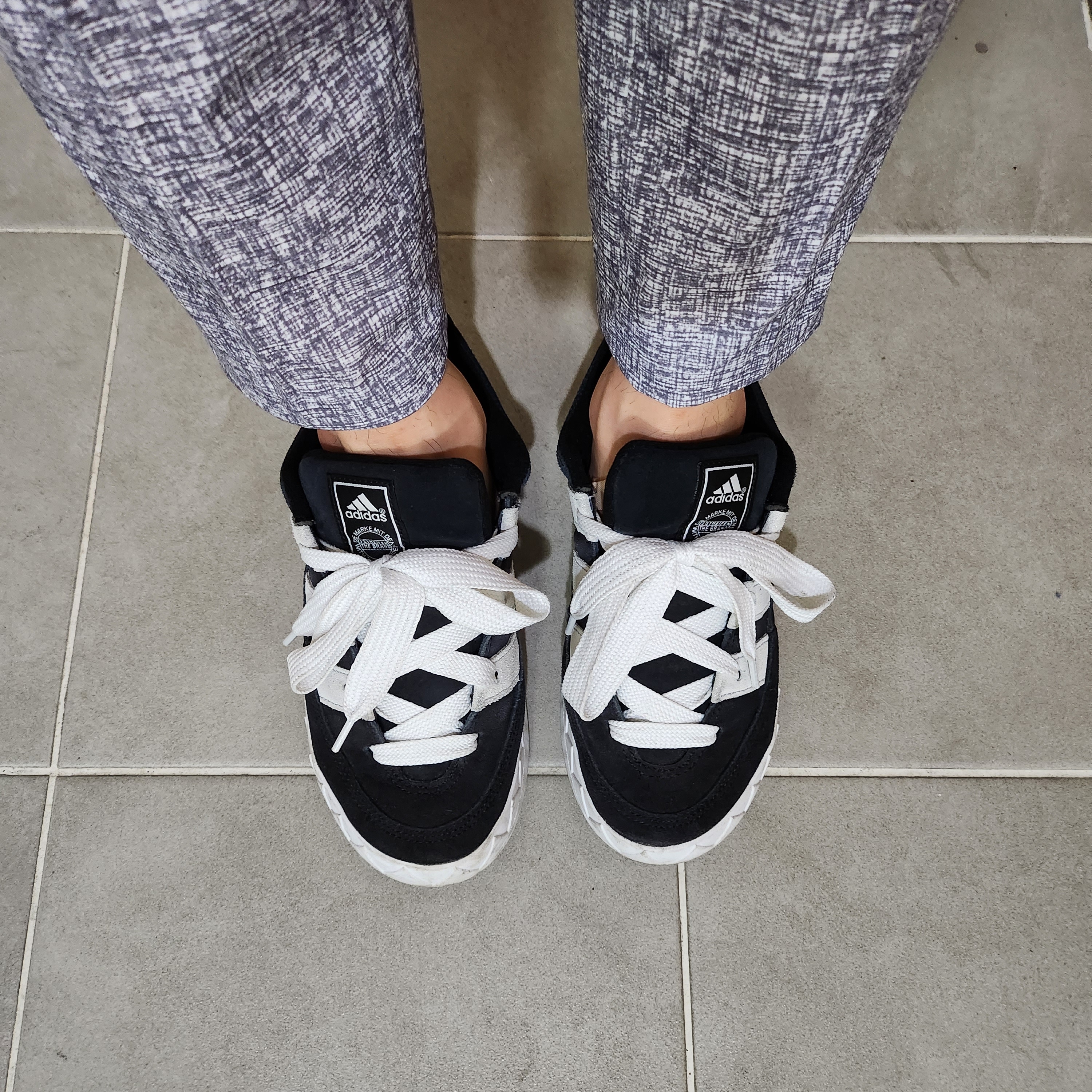 Adidas Adimatic Core Black 착용 스타일