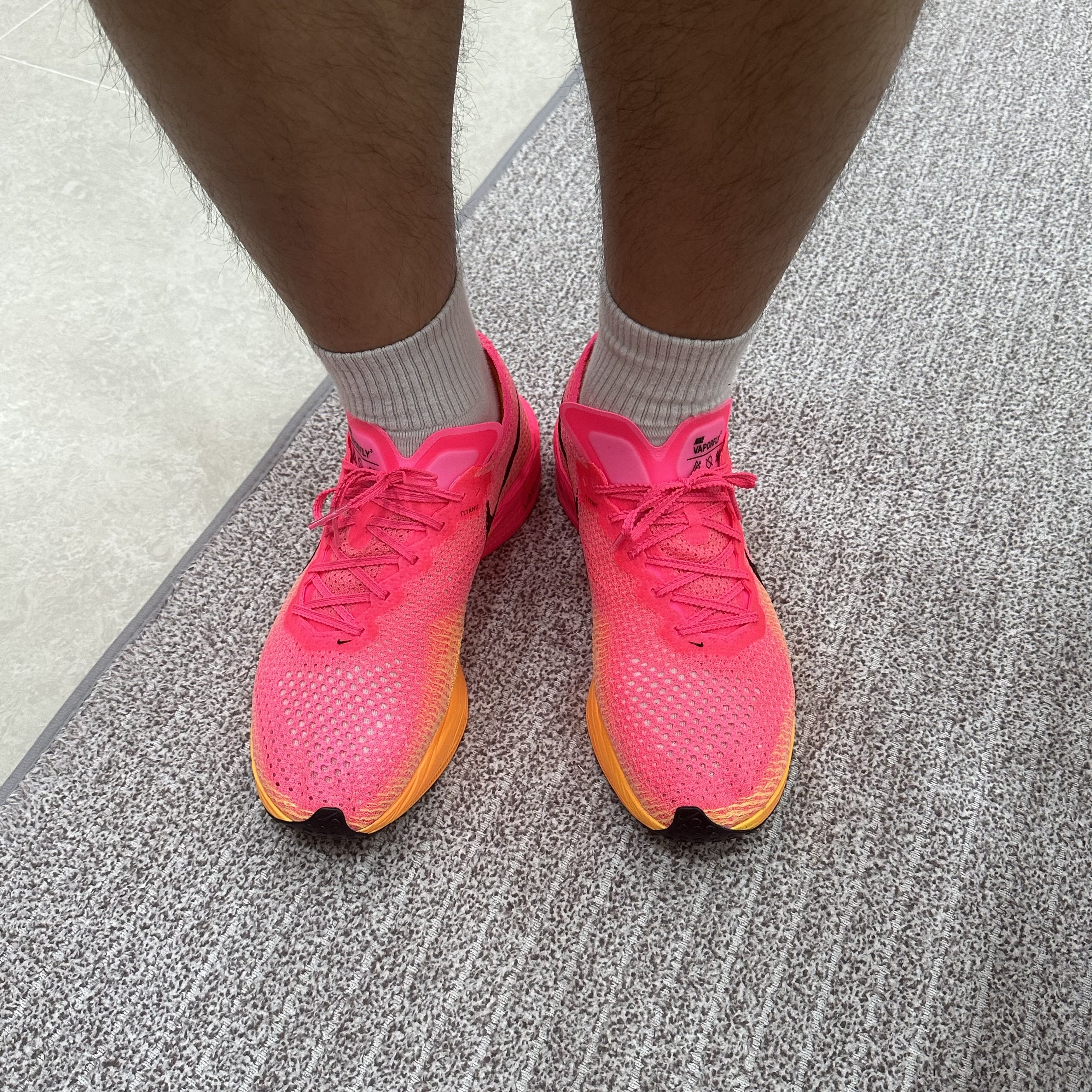 Nike ZoomX Vaporfly Next% 3 Hyper Pink 착용 스타일 - 4