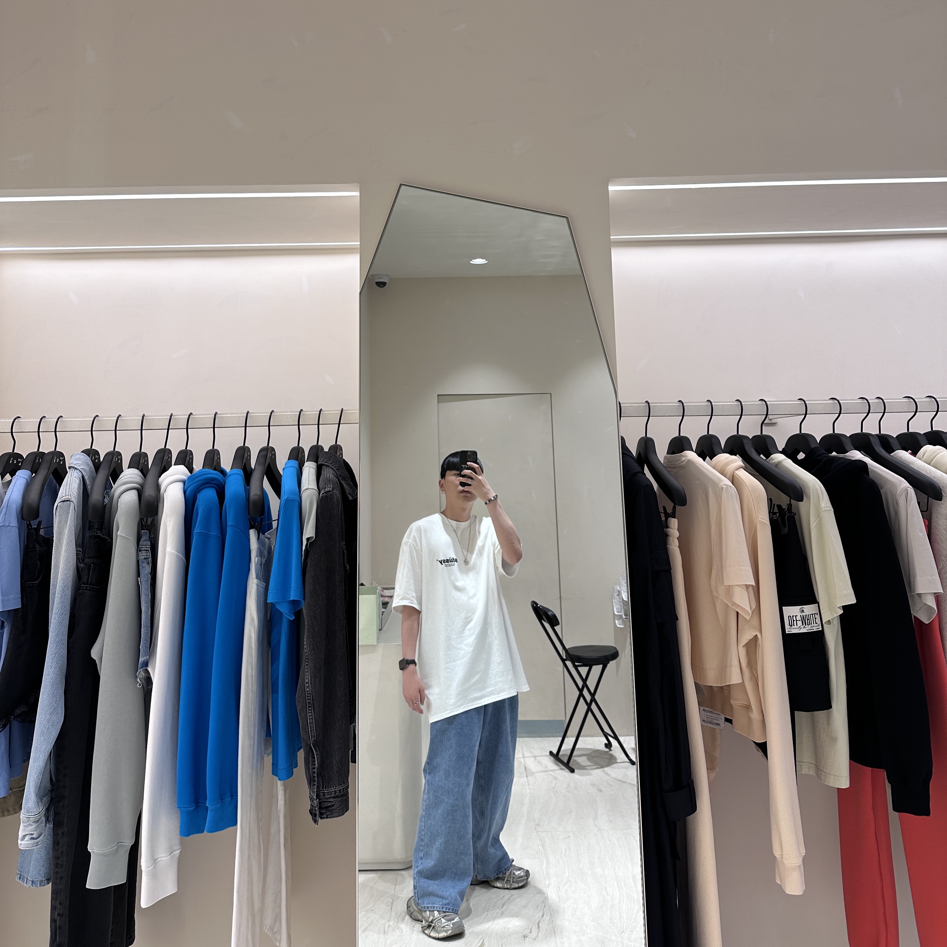 Stussy Gumball T-Shirt White, (W) Balenciaga 3XL Sneakers Light Beige 착용 스타일 - 2