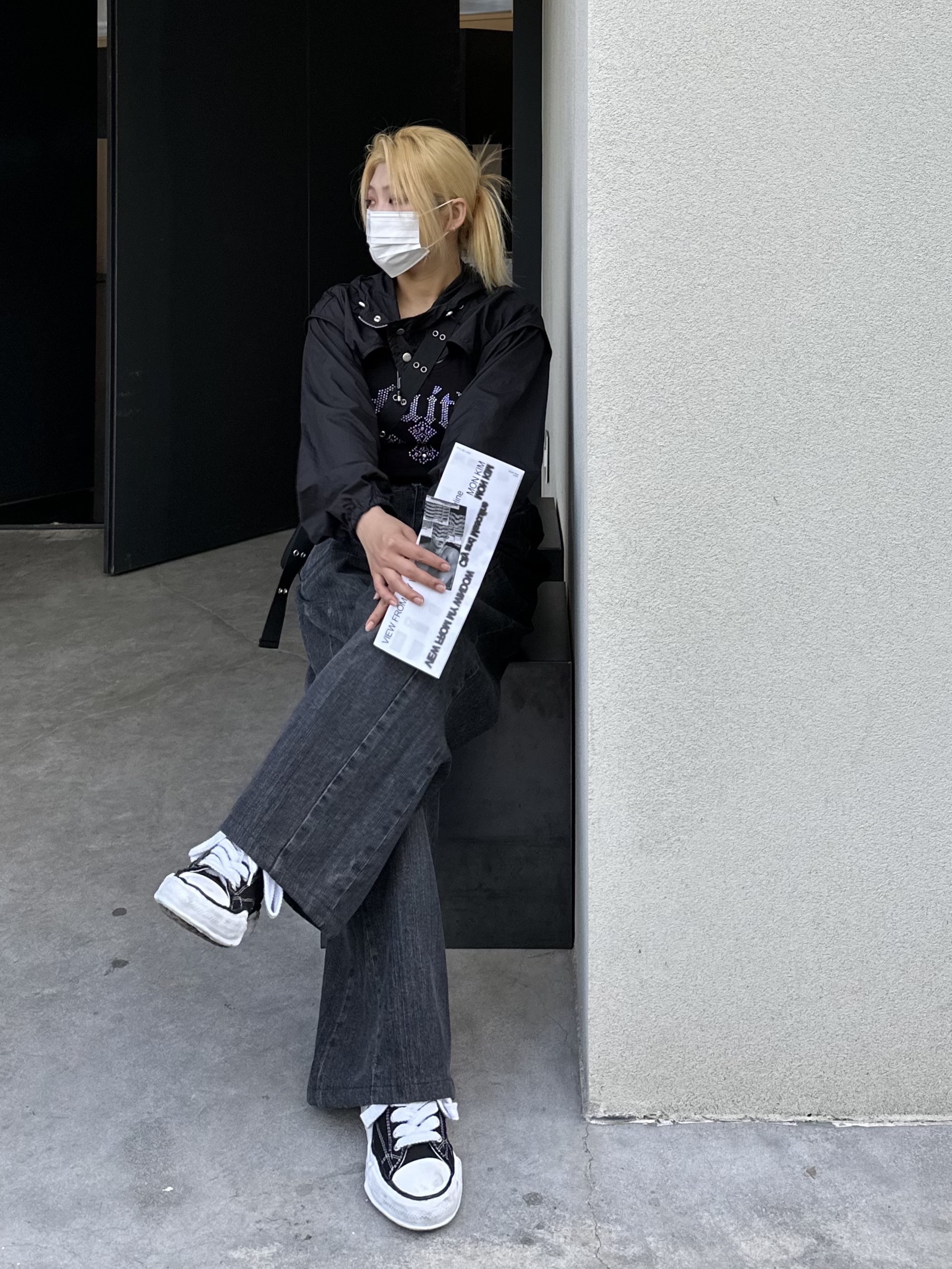 Maison Mihara Yasuhiro Peterson OG Sole Canvas Low Sneakers Black 착용 스타일 - 4