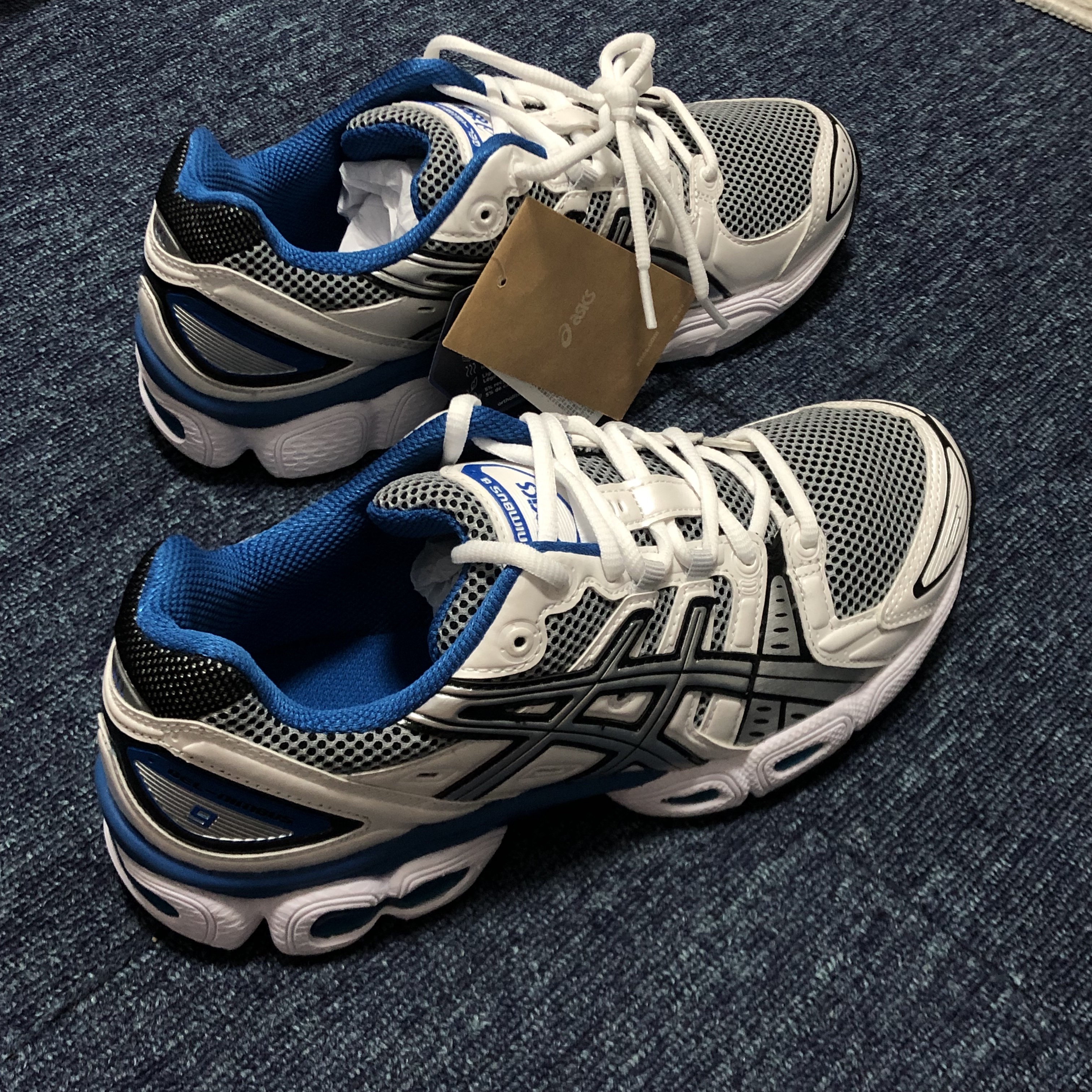 Asics Gel-Nimbus 9 White Lake Drive 착용 스타일