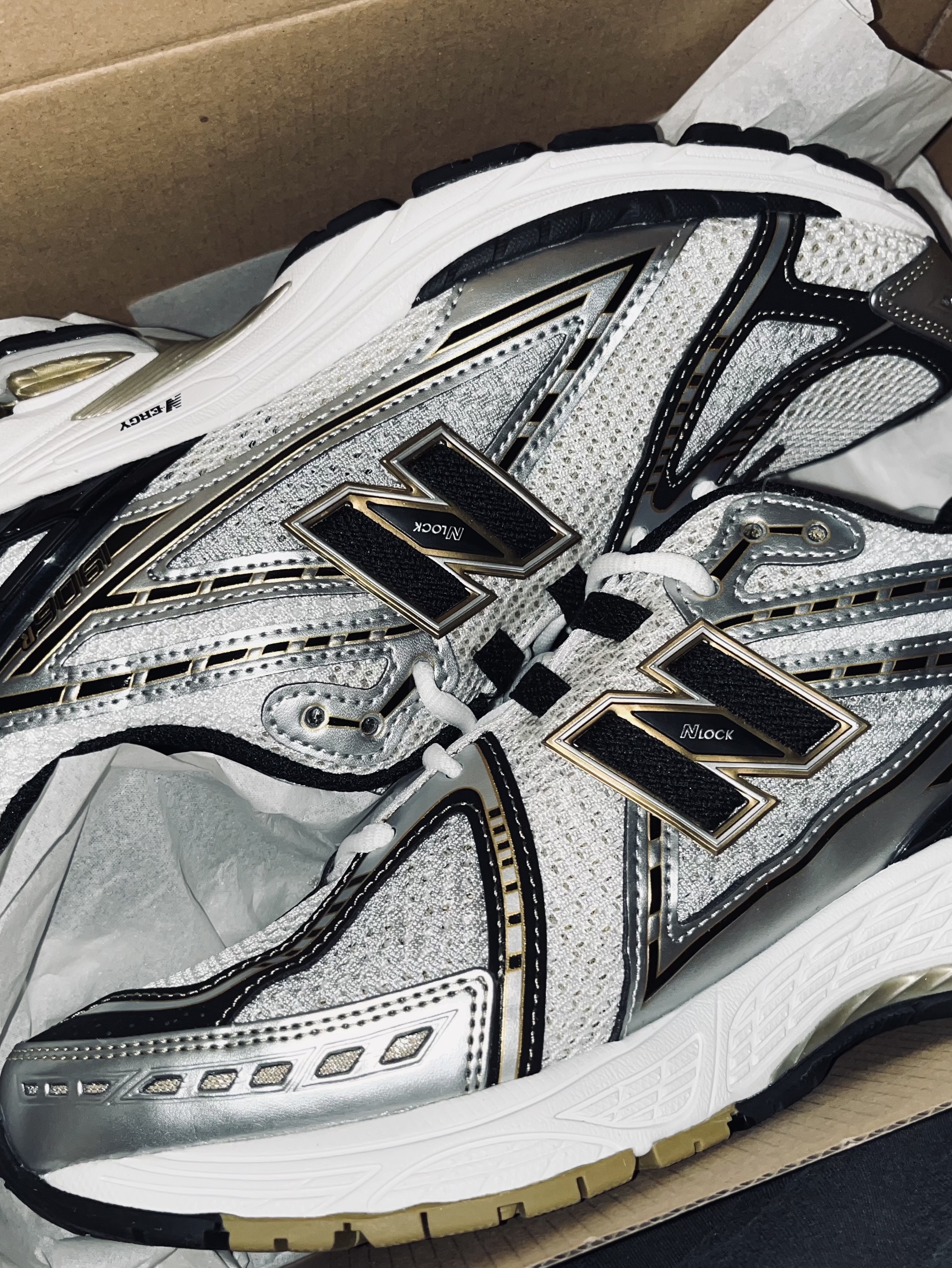 New Balance 1906R White Gold 착용 스타일 - 2