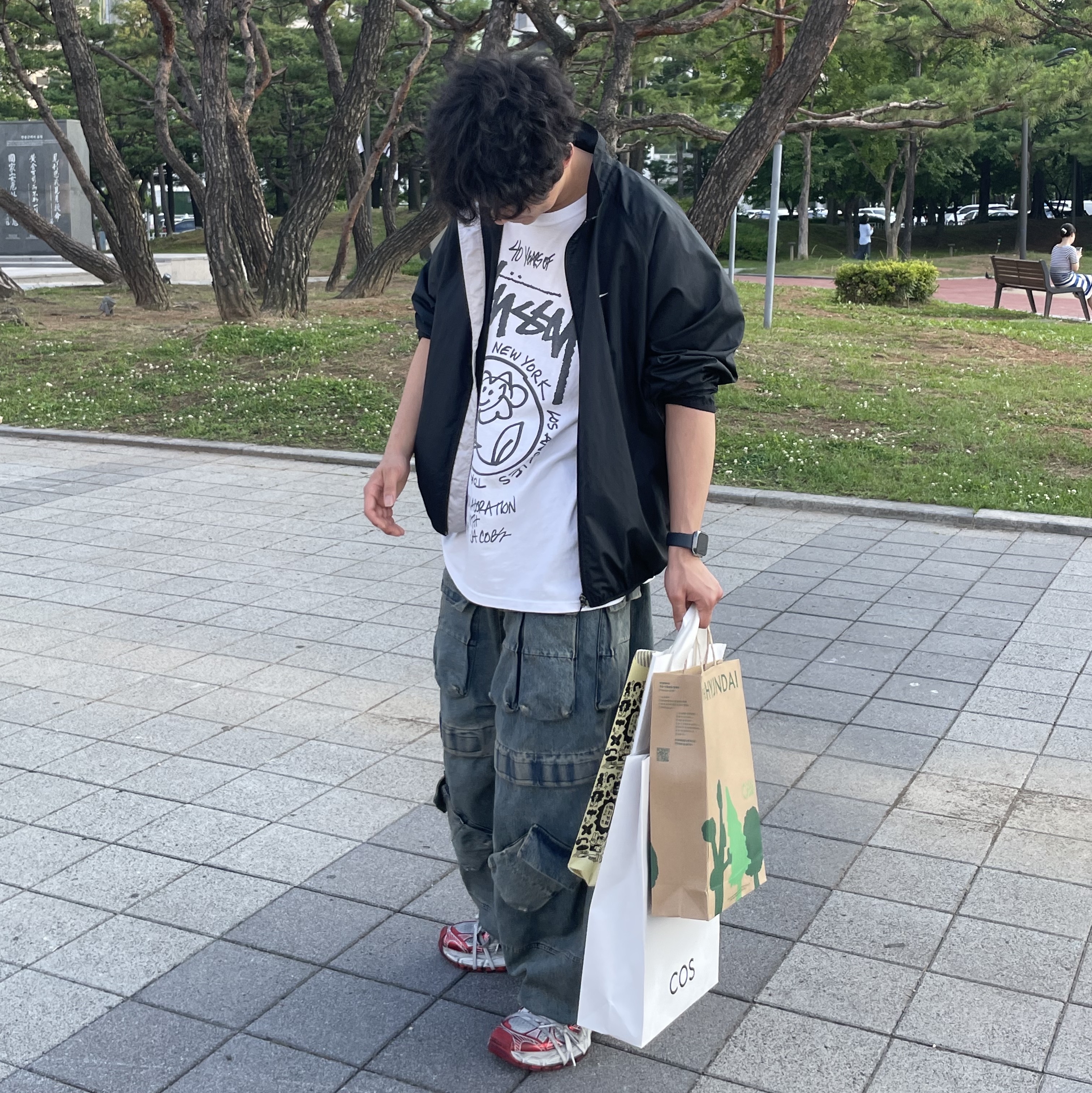 [KREAM 단독] Ourpas 030 Wide Cargo Denim Blue, Balenciaga 3XL Sneakers White Red 착용 스타일 - 1