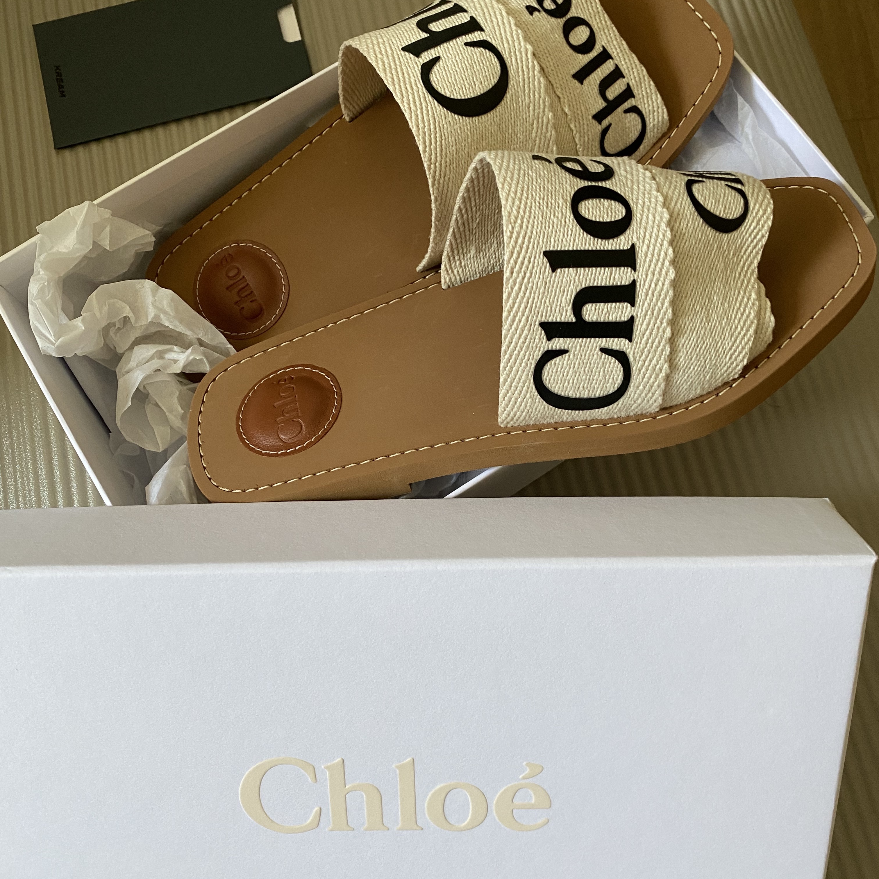 (W) Chloe Woody Flat Mule White 착용 스타일