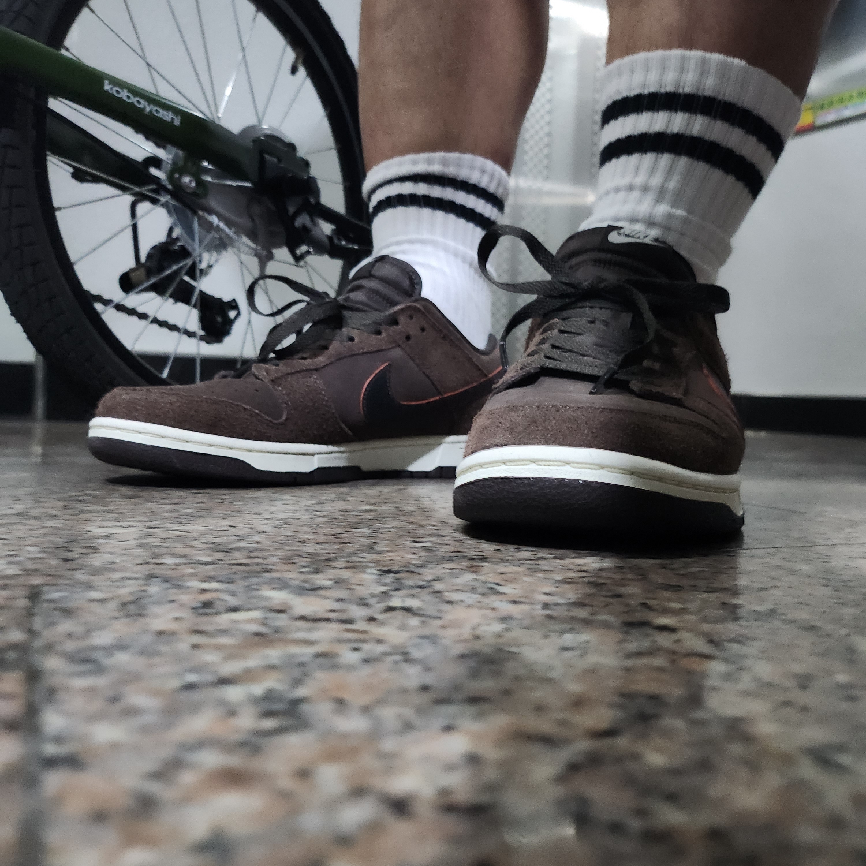 Nike Dunk Low Premium Baroque Brown and Team Orange 착용 스타일 - 2