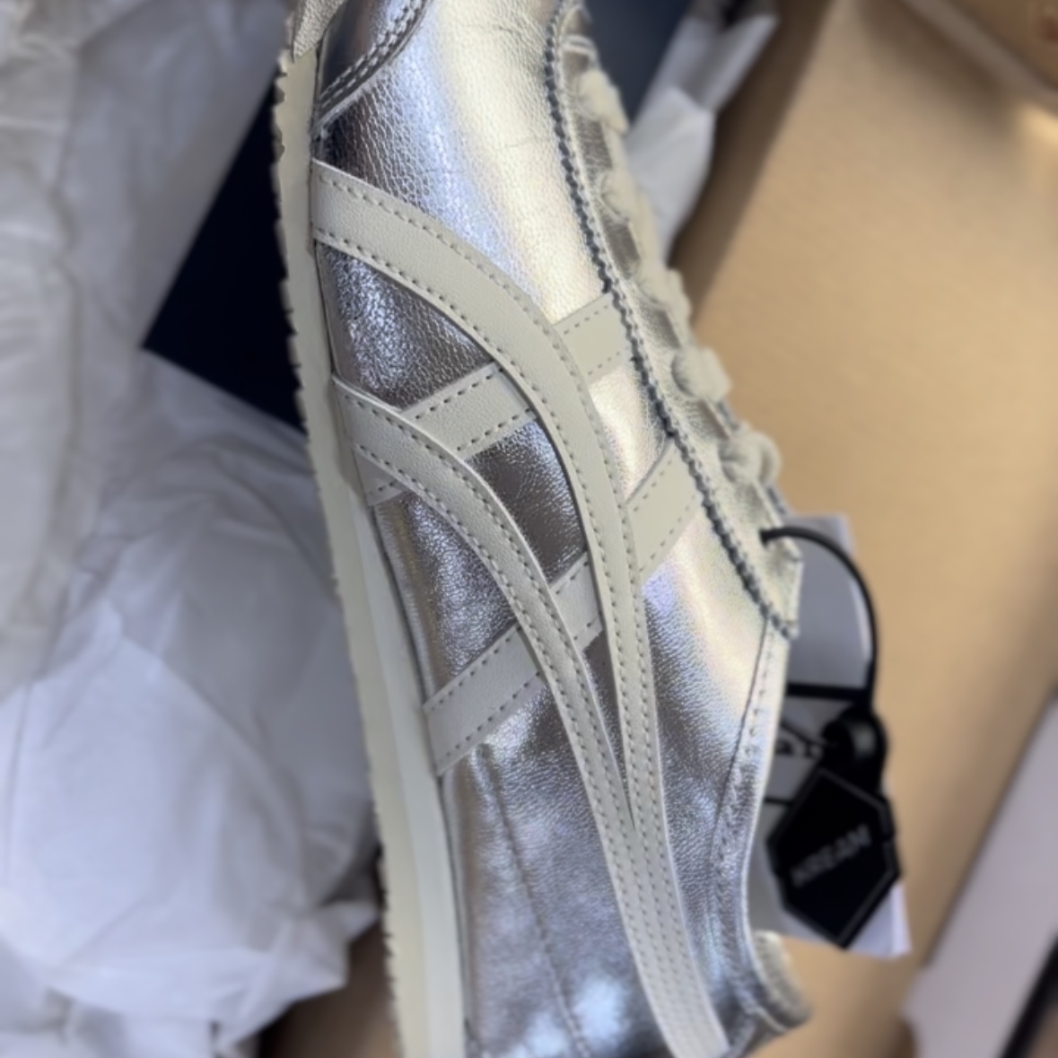 Onitsuka Tiger Mexico 66 White Silver 착용 스타일
