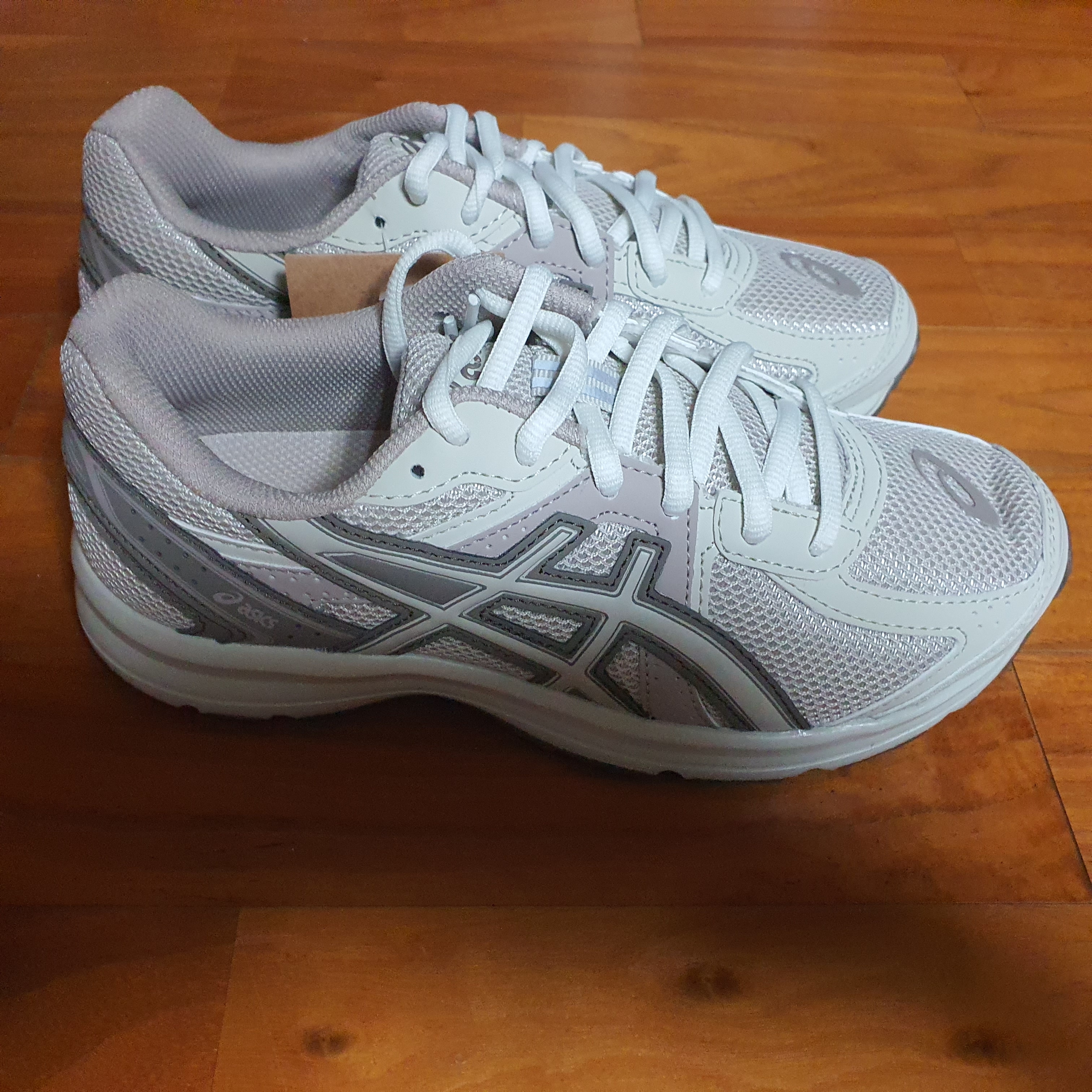 Asics Jog 100 S Birch - 2E Wide 착용 스타일