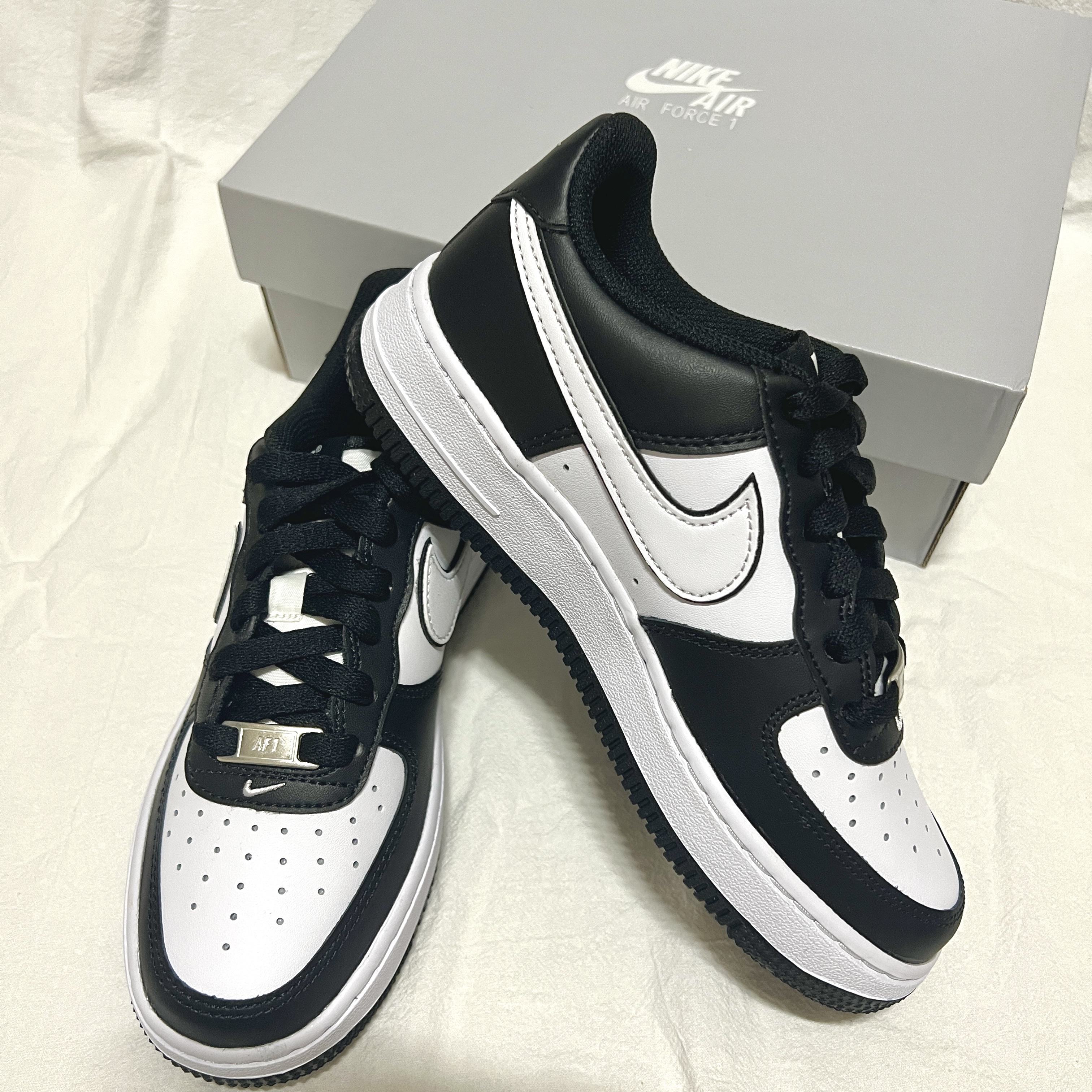 (GS) Nike Air Force 1 LV8 2 Black White 착용 스타일