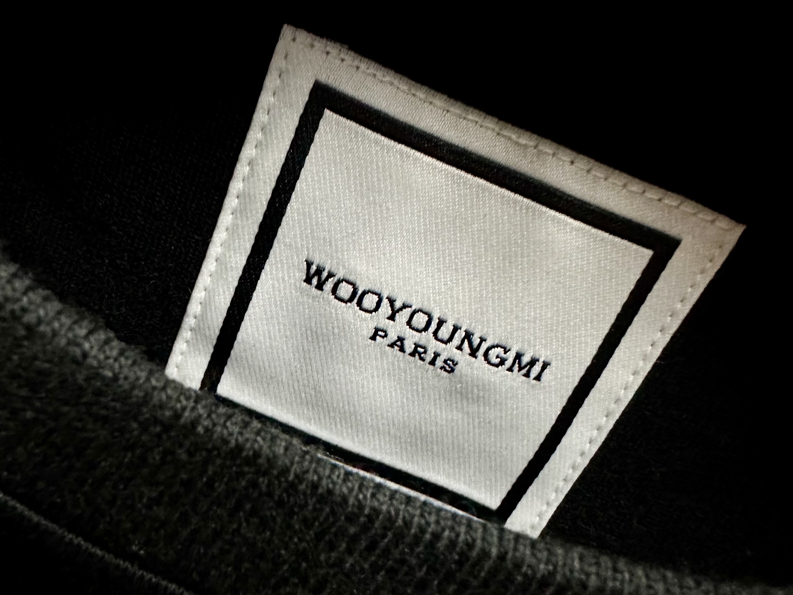 Wooyoungmi White Back Logo T-Shirt Black - 22FW 착용 스타일 - 2