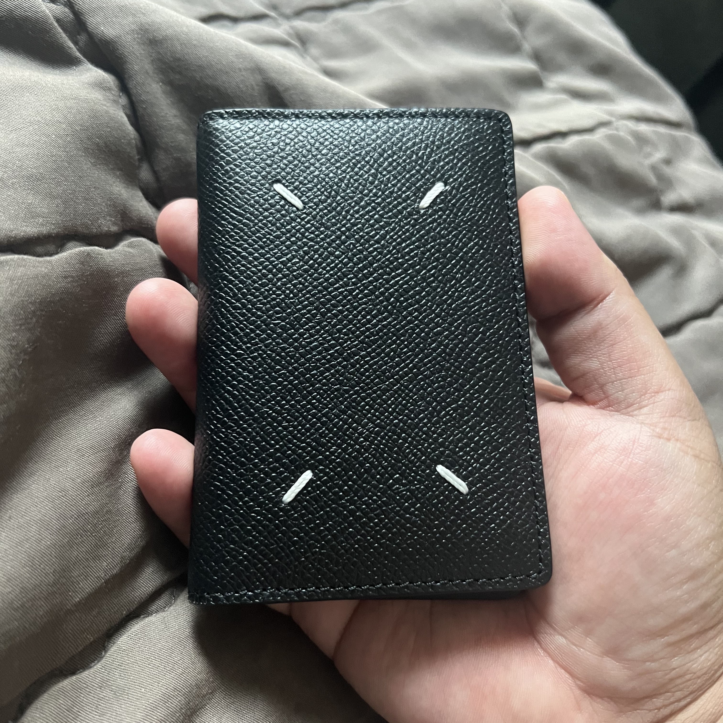 Maison Margiela Leather Bi-Fold Card Holder Black 착용 스타일