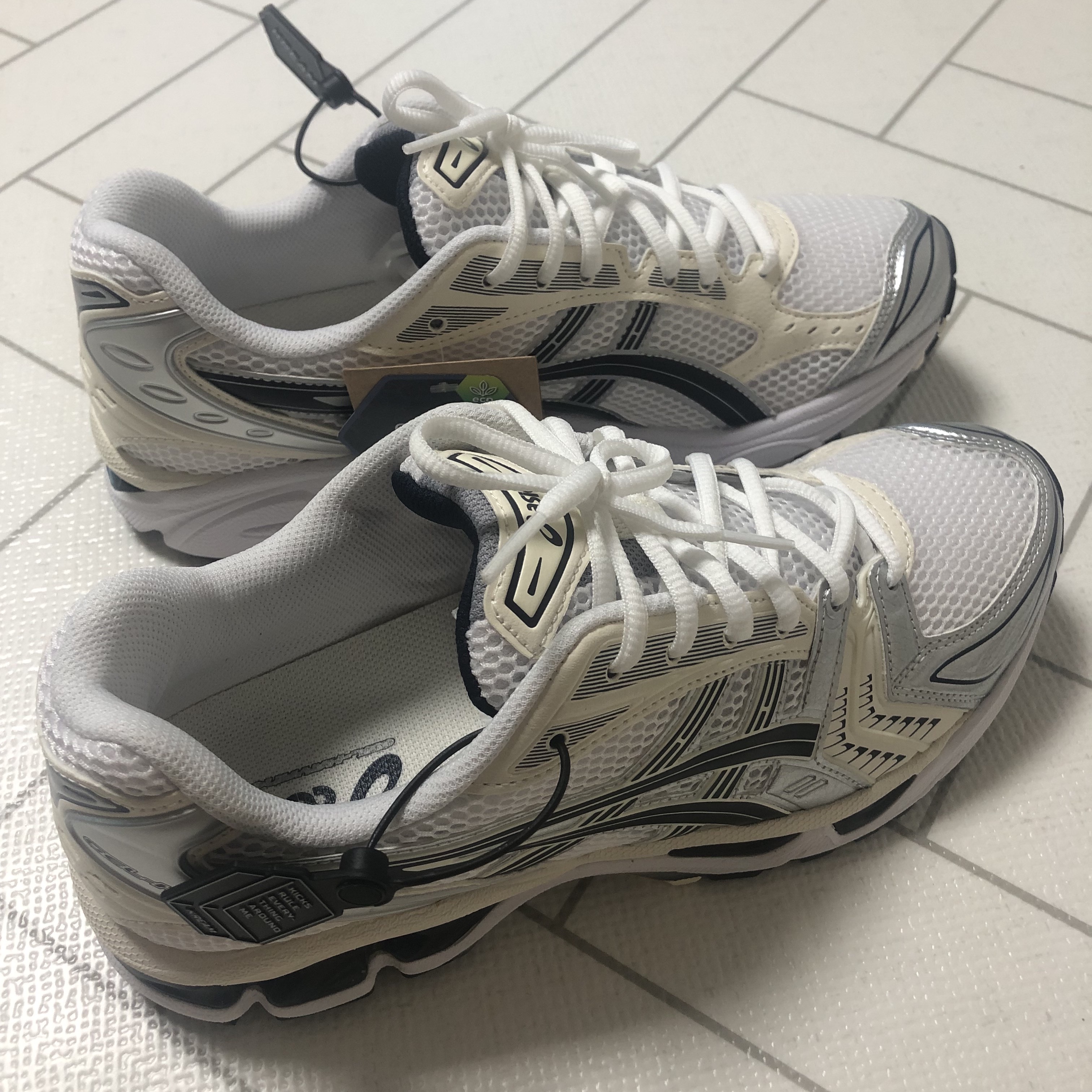 (W) Asics Gel-Kayano 14 White Midnight 착용 스타일