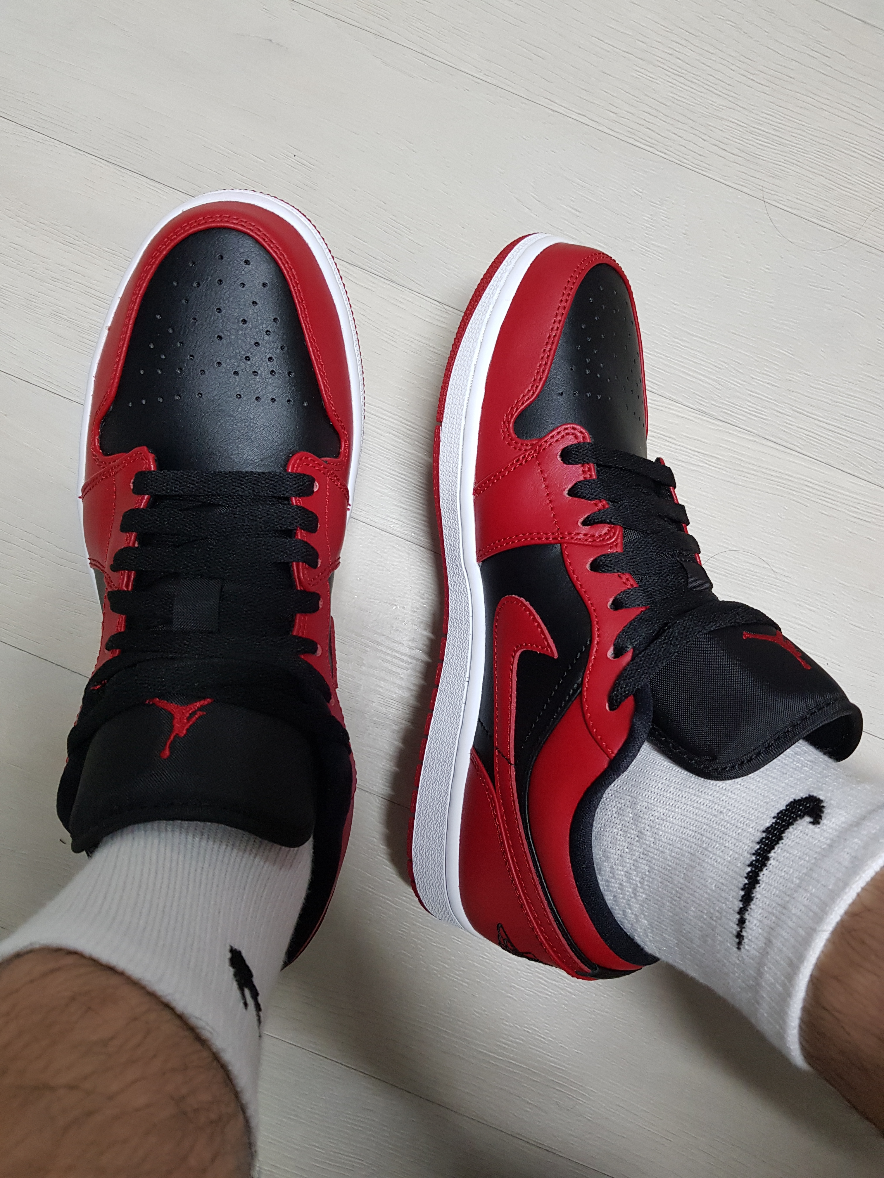 Jordan 1 Low Varsity Red 착용 스타일