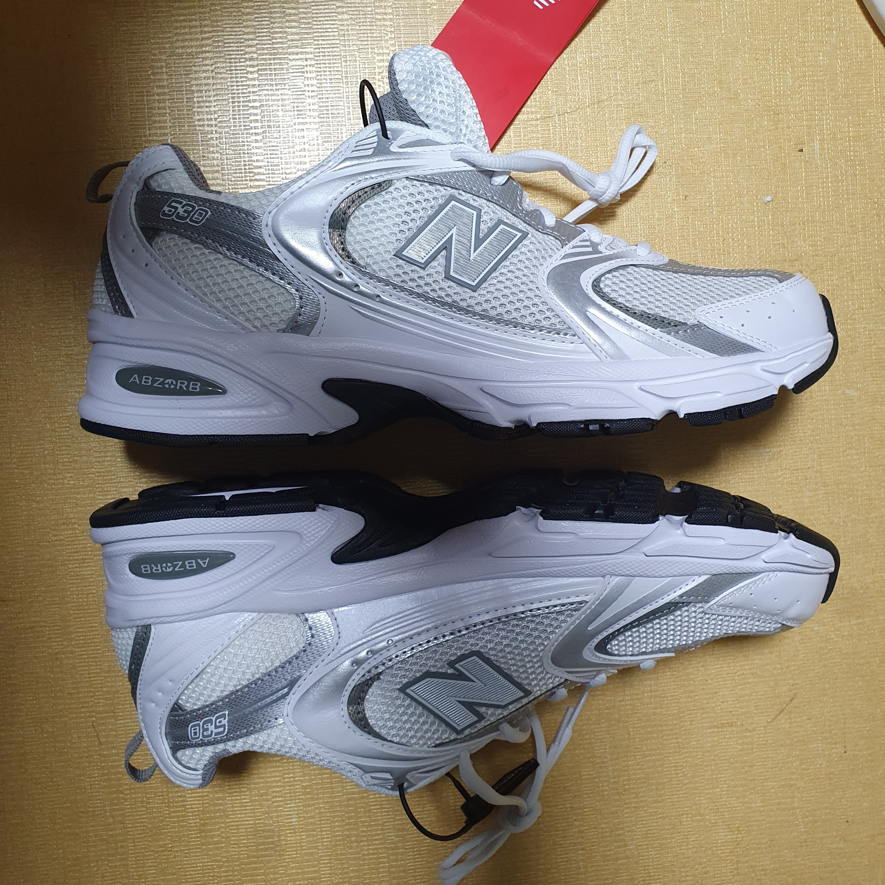 New Balance 530 White Silver 착용 스타일