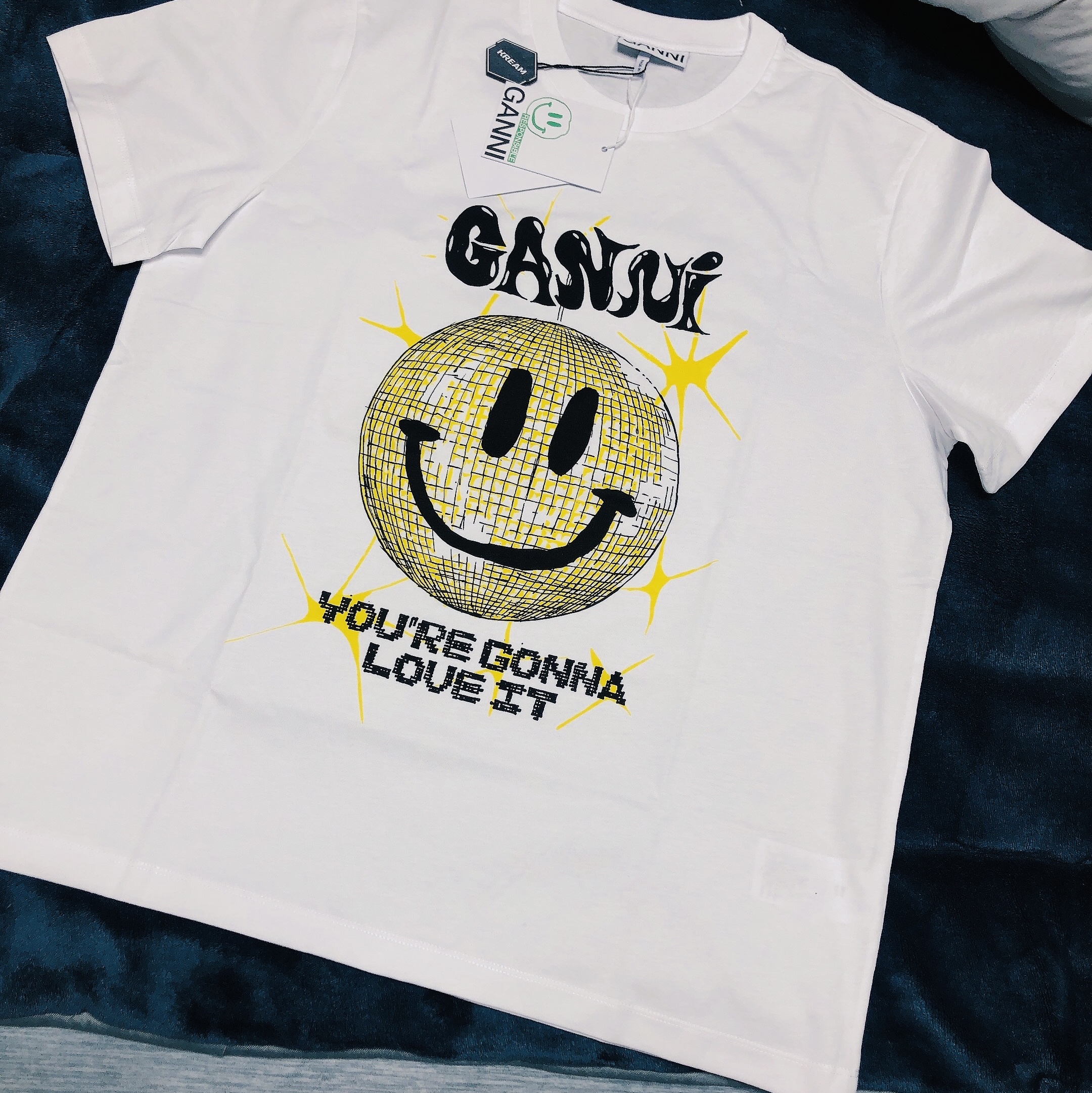 (W) Ganni Yellow Smiley Relaxed T-Shirt Bright White 착용 스타일 - 1