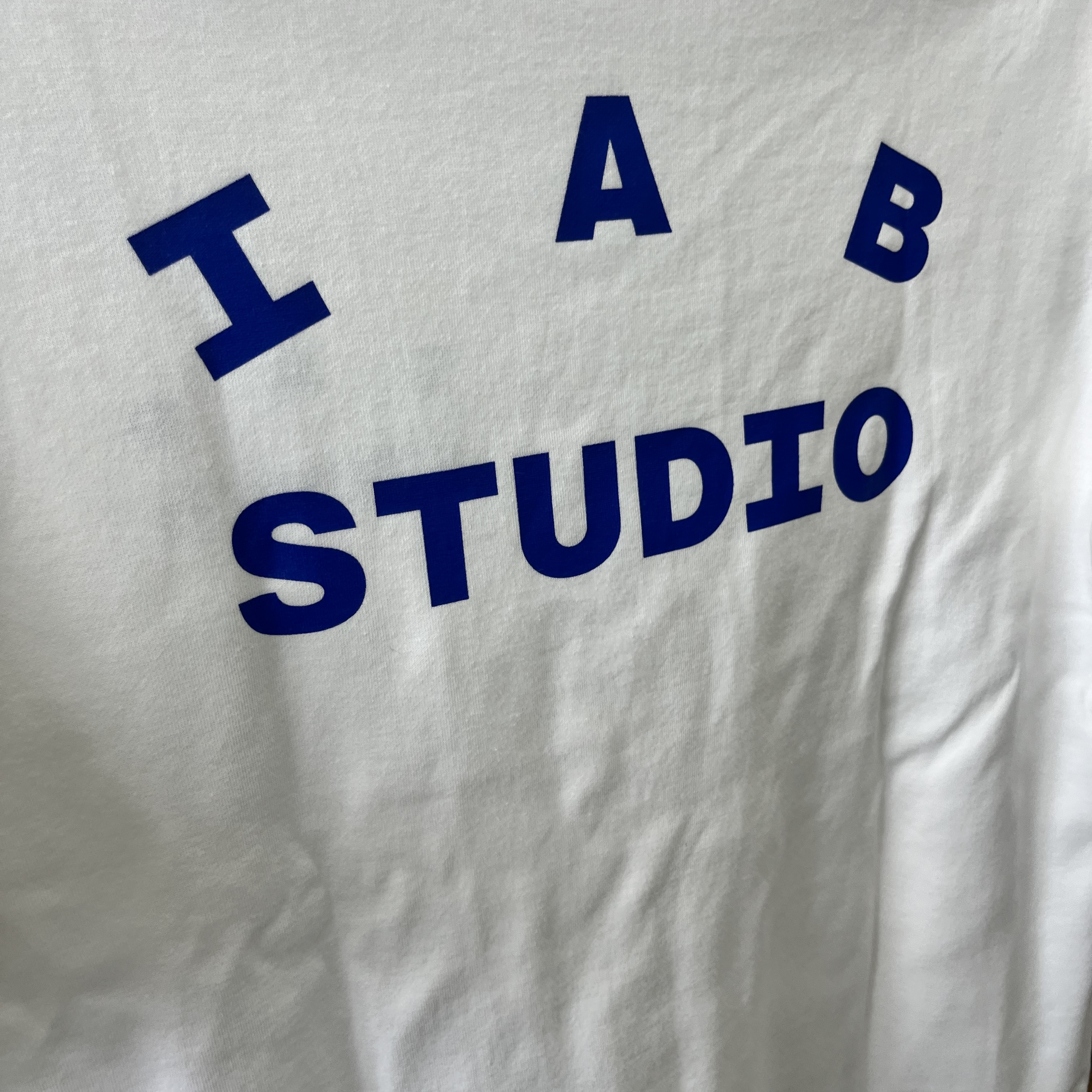 IAB Studio 10th Anniversary T-Shirt White 착용 스타일