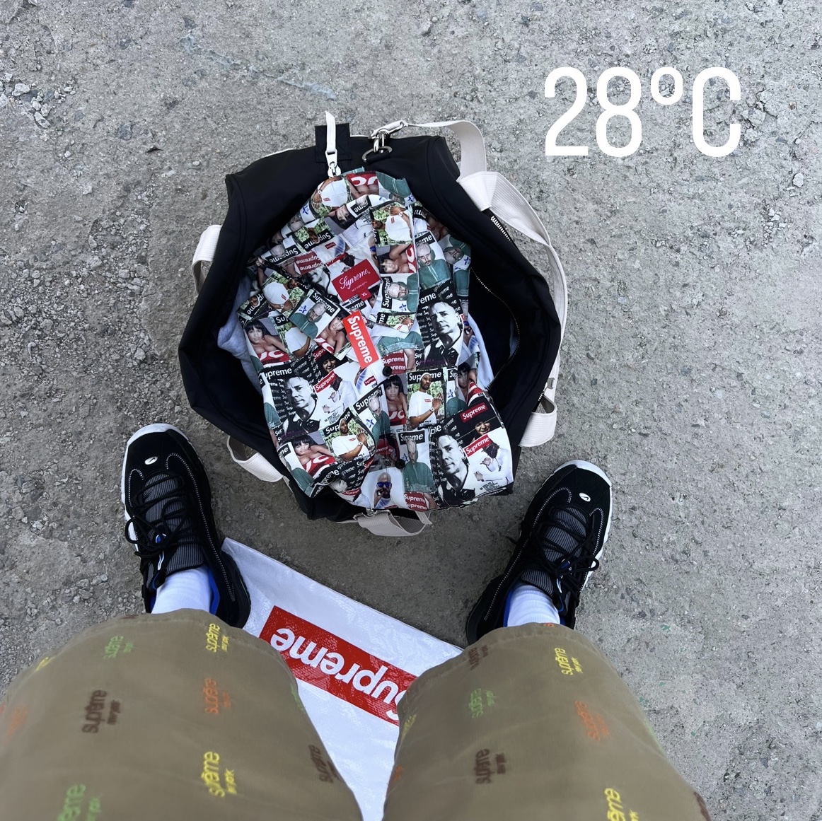 Supreme Classic Logo Chino Shorts Tan - 23SS, Supreme Magazine S/S Shirt Multicolor - 23SS 착용 스타일 - 1
