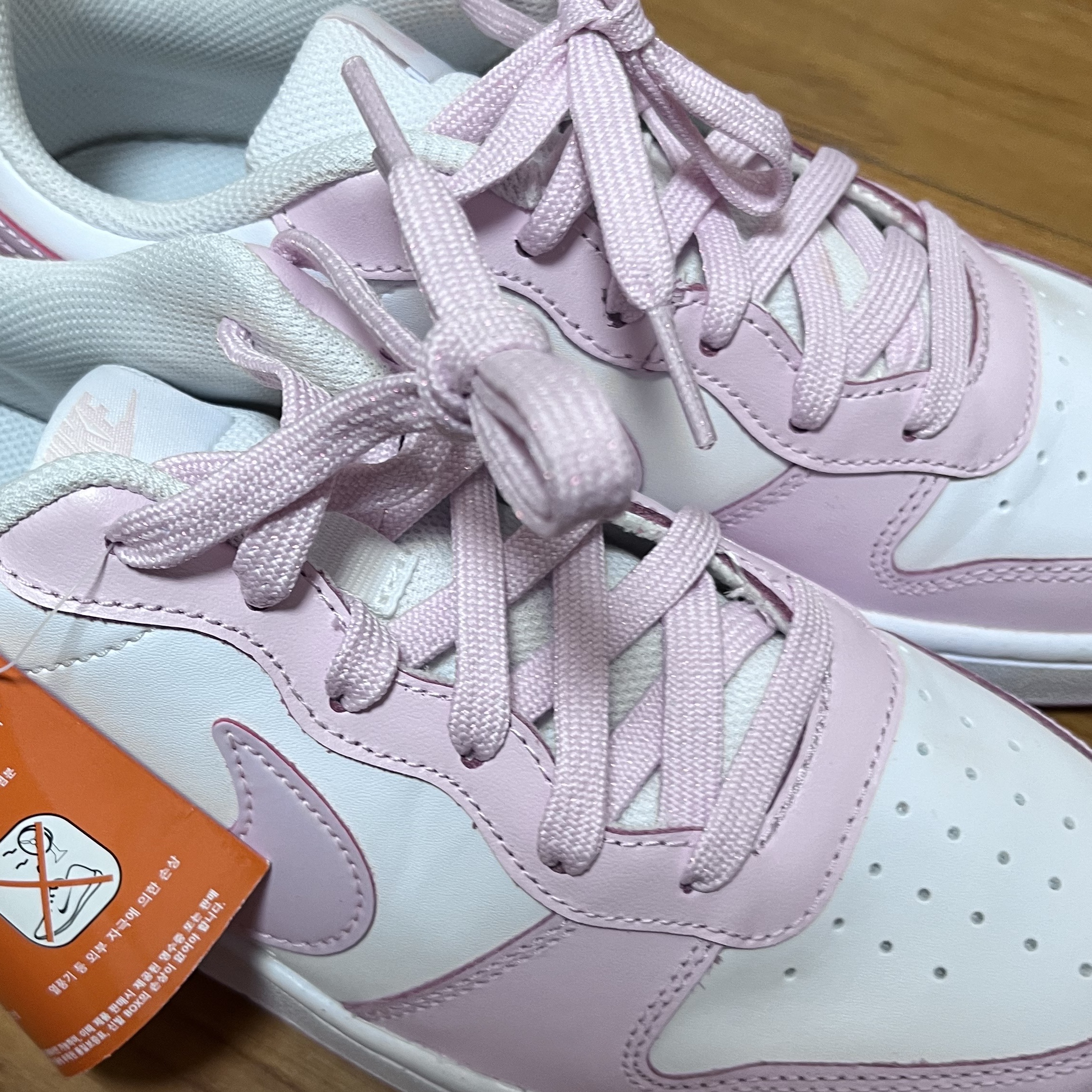 (GS) Nike Court Borough 2 SE White Pink Foam 착용 스타일