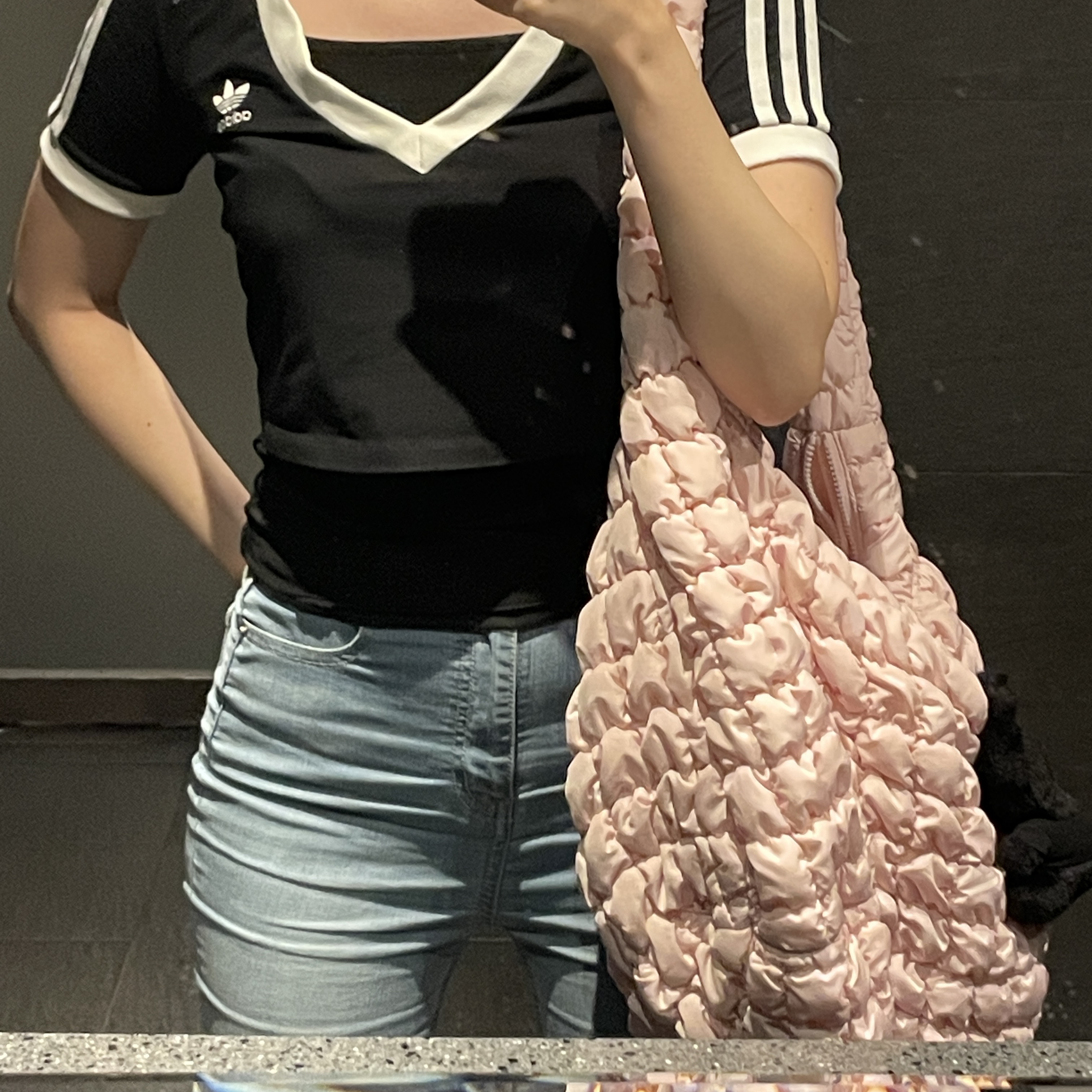 COS Quilted Oversized Shoulder Bag Pink 착용 스타일 - 3