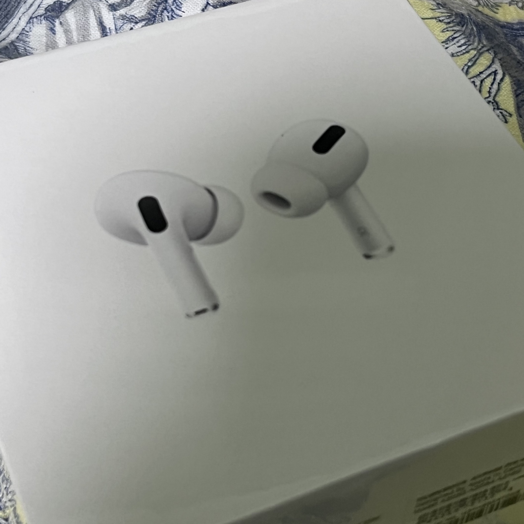 Apple AirPods Pro with MagSafe Charging Case (Korean Ver.) 착용 스타일