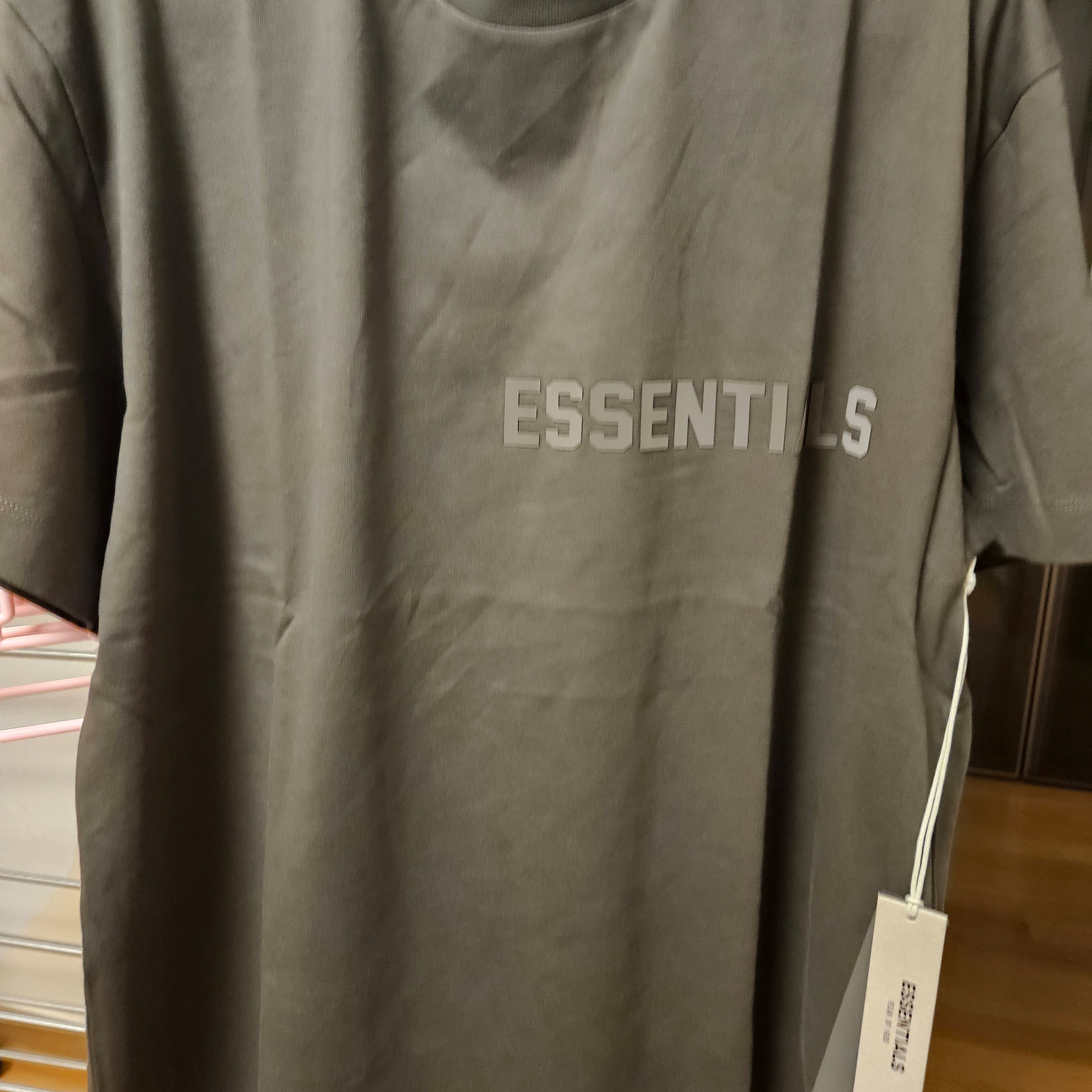 Essentials SS T-Shirt Off Black - 23SS 착용 스타일