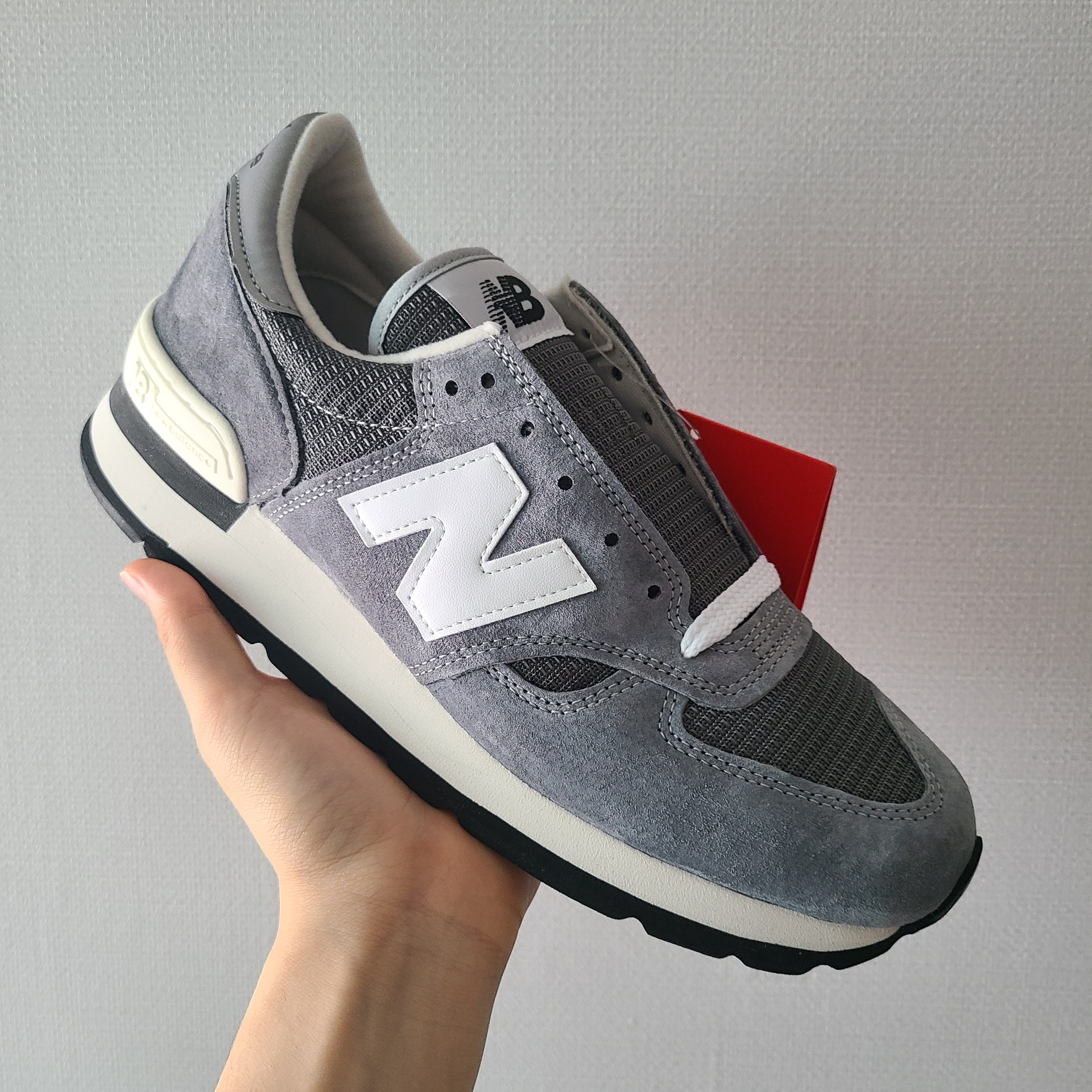 New Balance 990v1 Made in USA Grey White 착용 스타일