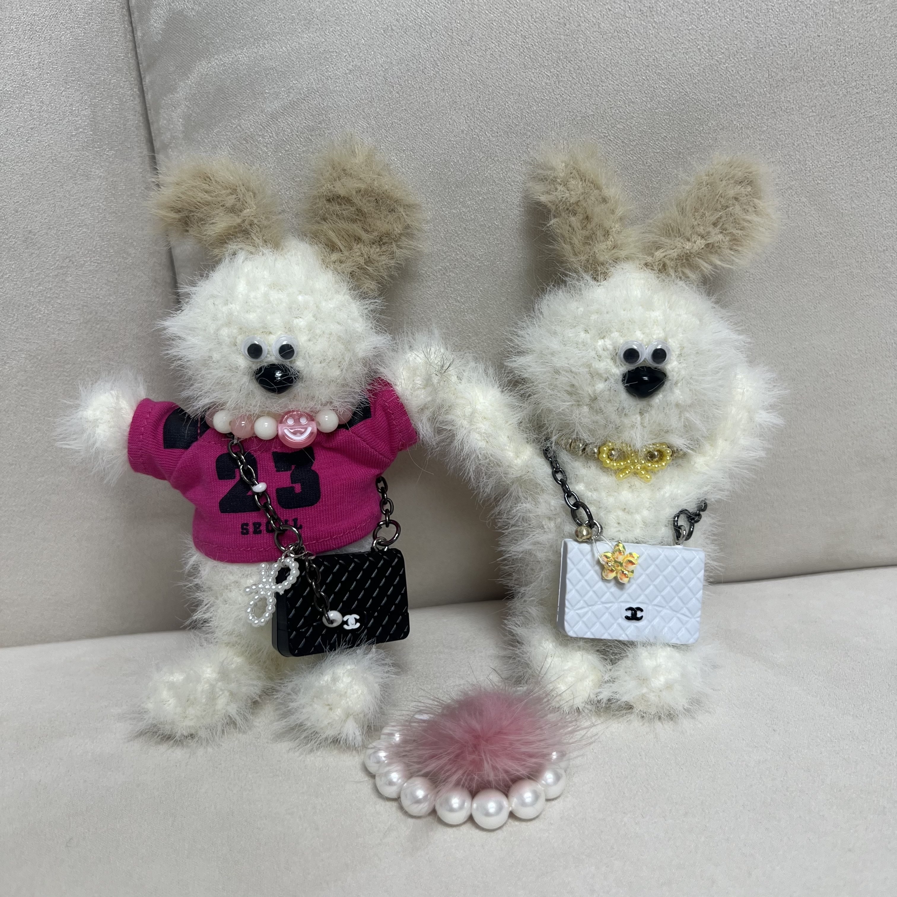 Margesherwood Wood Keyring with T-Shirt White Pink, Margesherwood Wood Keyring White 착용 스타일 - 5