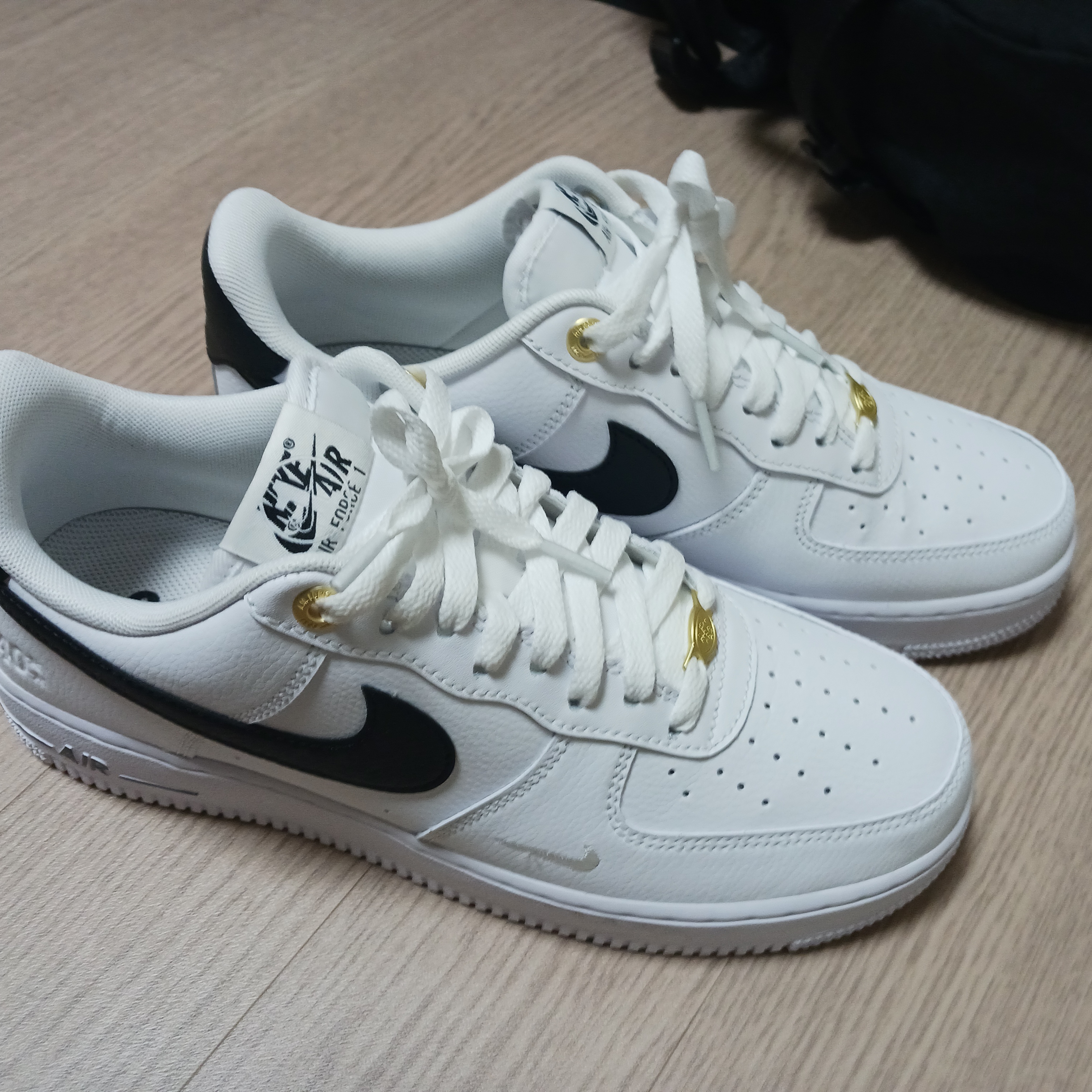 Nike Air Force 1 '07 LV8 40th Anniversary Join Forces White Black 착용 스타일