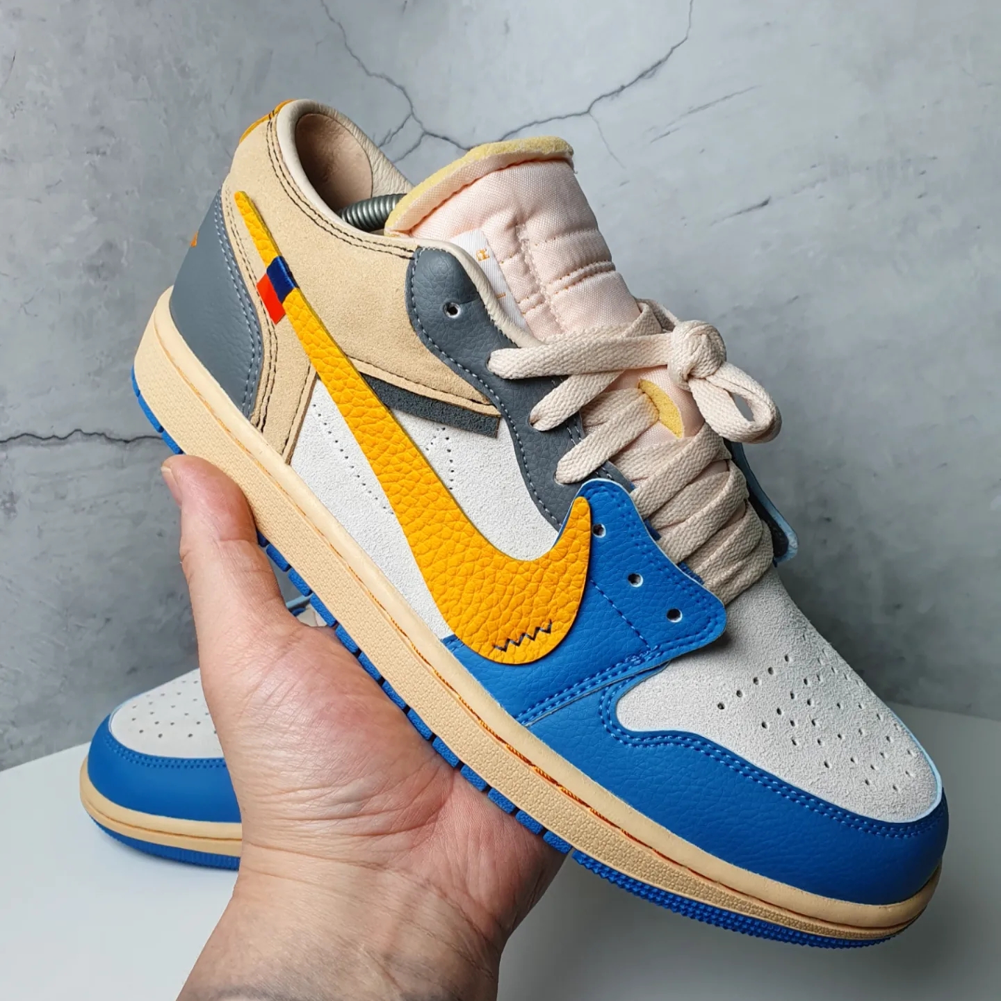 Jordan 1 Low SE Tokyo 96 착용 스타일 - 3
