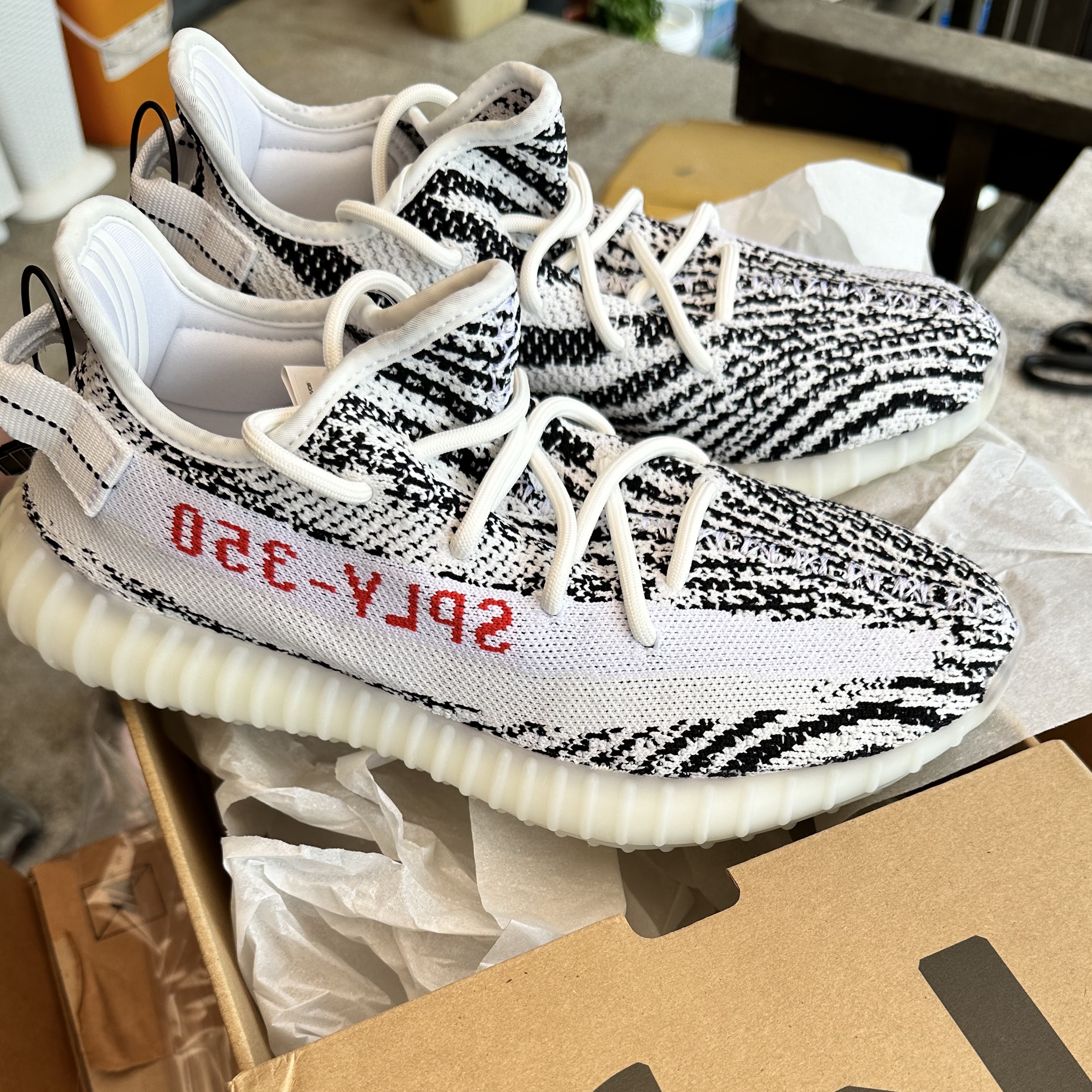 Adidas Yeezy Boost 350 V2 Zebra 2017/2019/2020 착용 스타일