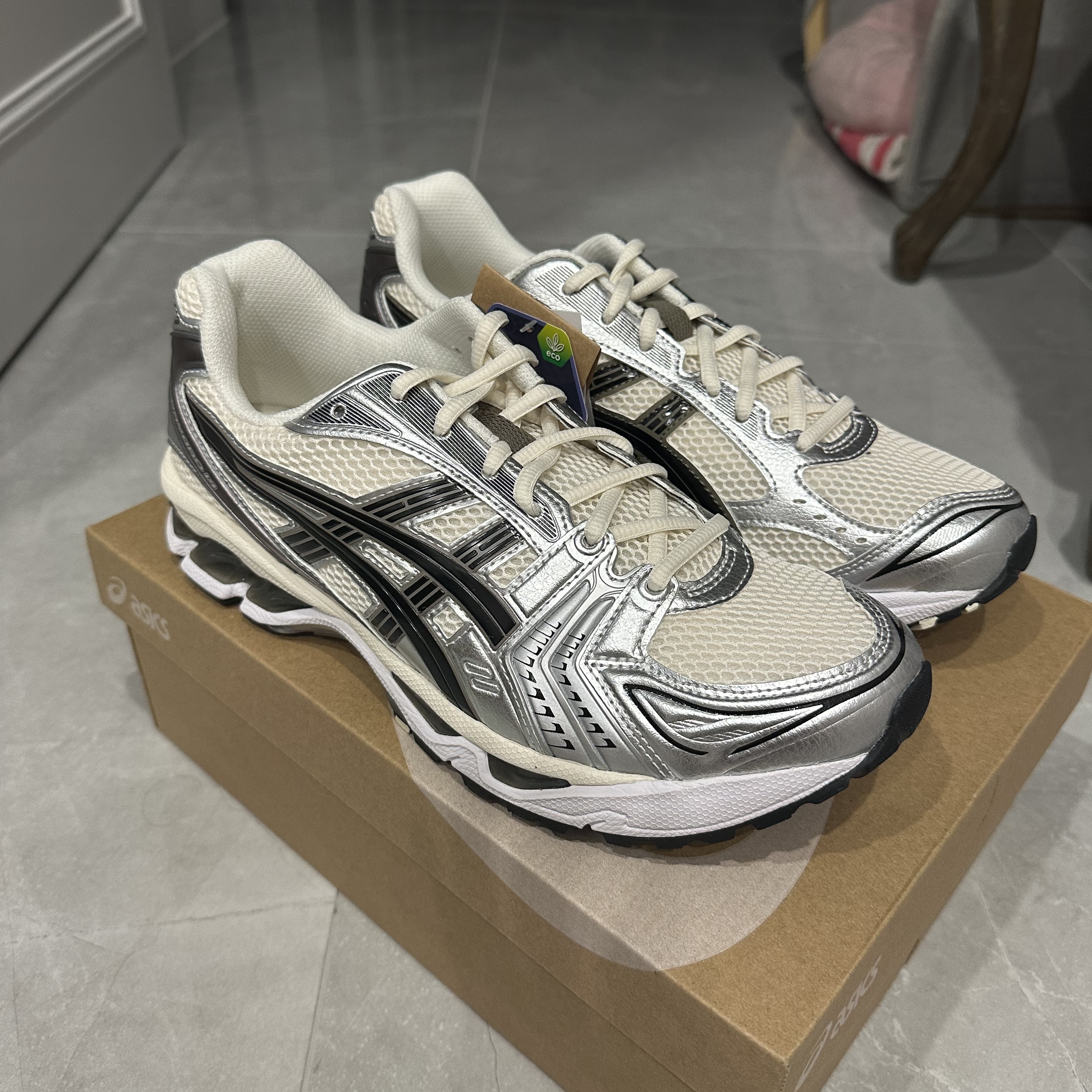 Asics Gel-Kayano 14 Cream Black 착용 스타일 - 1