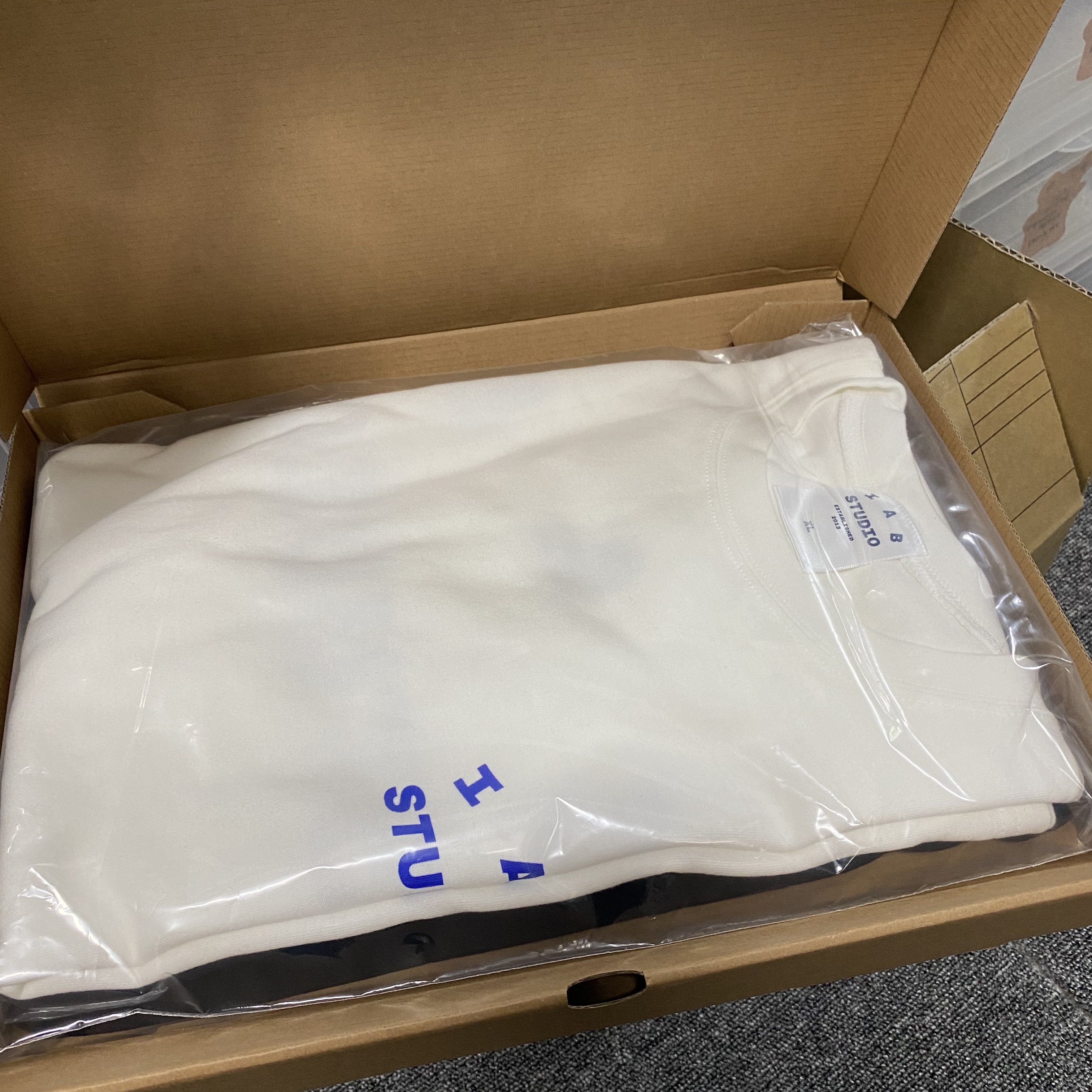 IAB Studio 10th Anniversary T-Shirts Pack White & Black (2 Pack) 착용 스타일 - 2