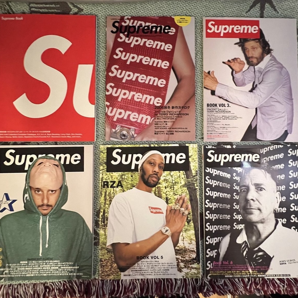 Supreme Classic Logo Chino Shorts Tan - 23SS, Supreme Magazine S/S Shirt Multicolor - 23SS 착용 스타일 - 2