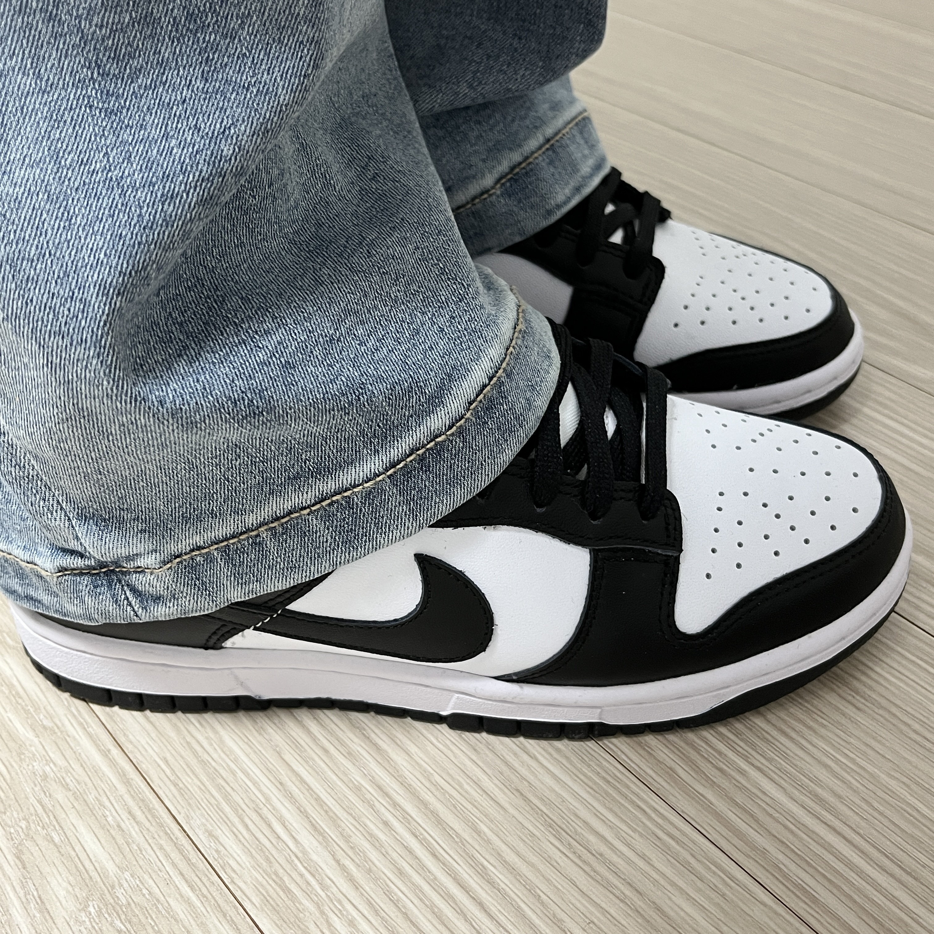 (W) Nike Dunk Low Black 착용 스타일 - 2
