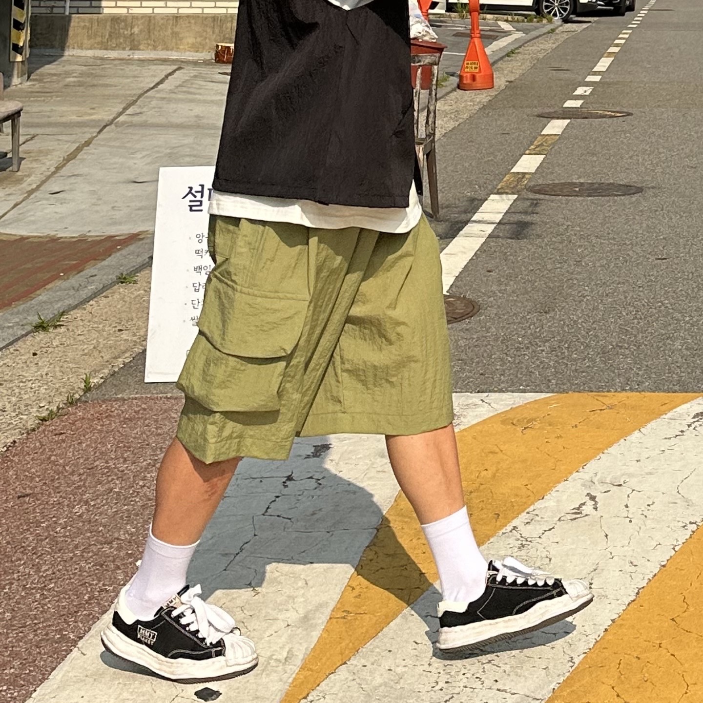 Maison Mihara Yasuhiro Blakey OG Sole Canvas Low-top Sneakers Black White 착용 스타일 - 3