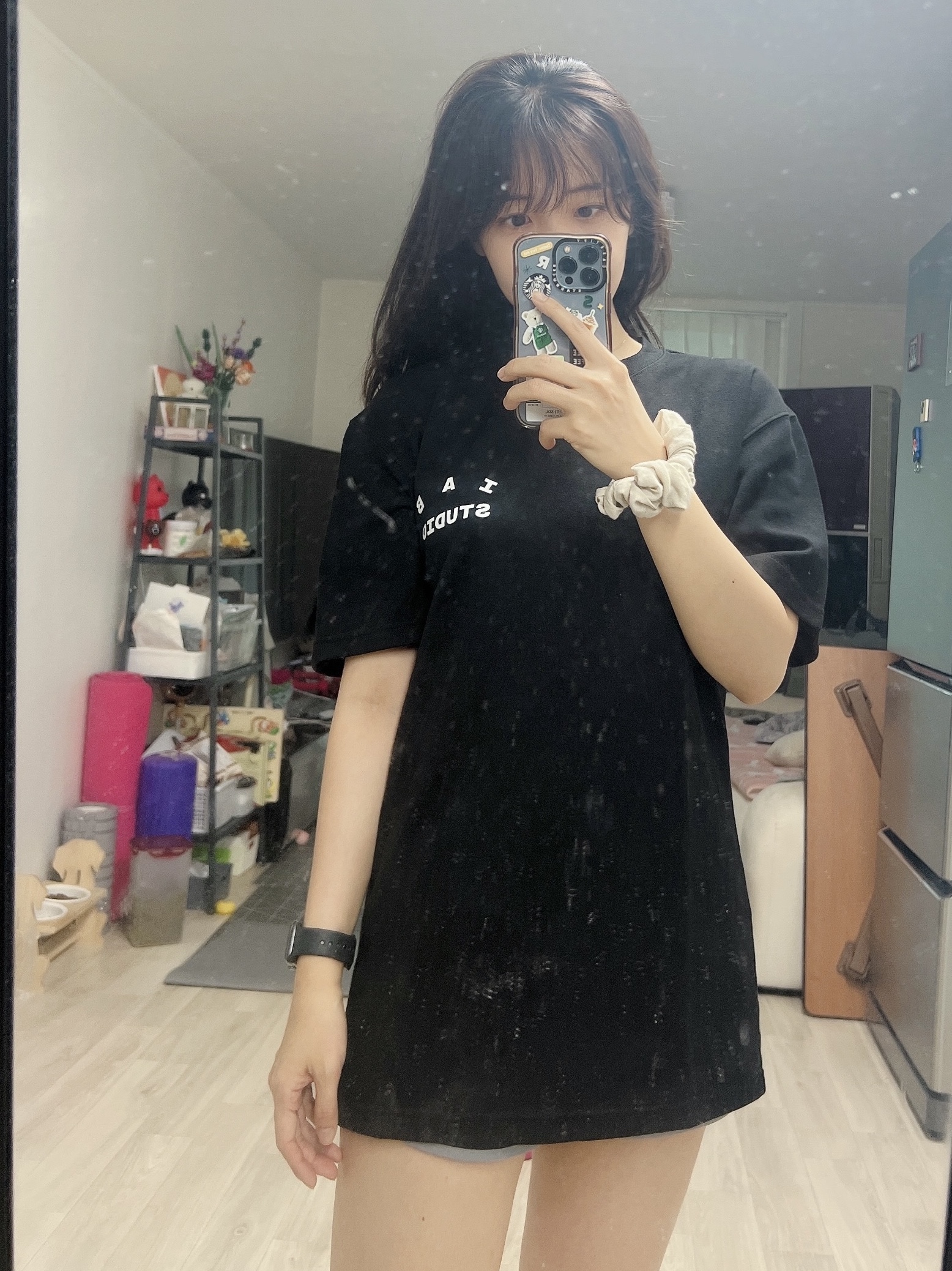 IAB Studio 10th Anniversary T-Shirts Pack White & Black (2 Pack) 착용 스타일 - 2