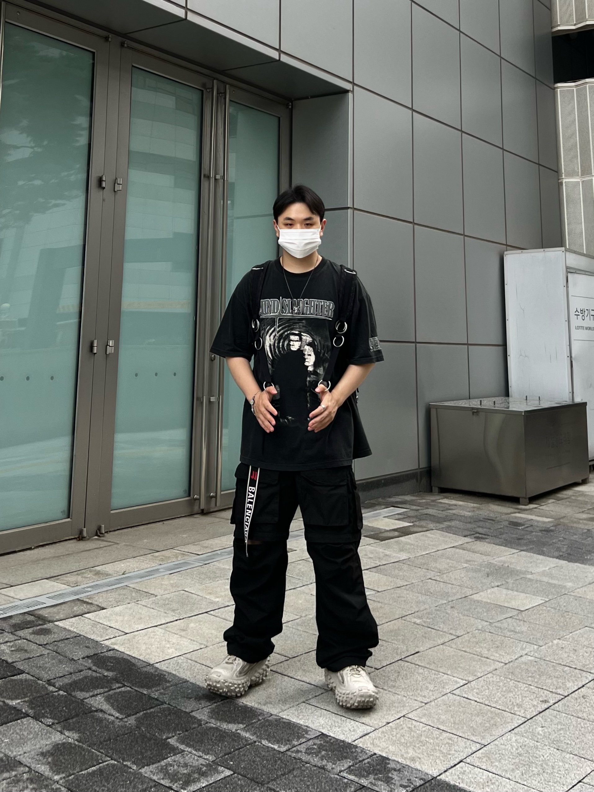 Balenciaga Defender Sneakers Beige 착용 스타일