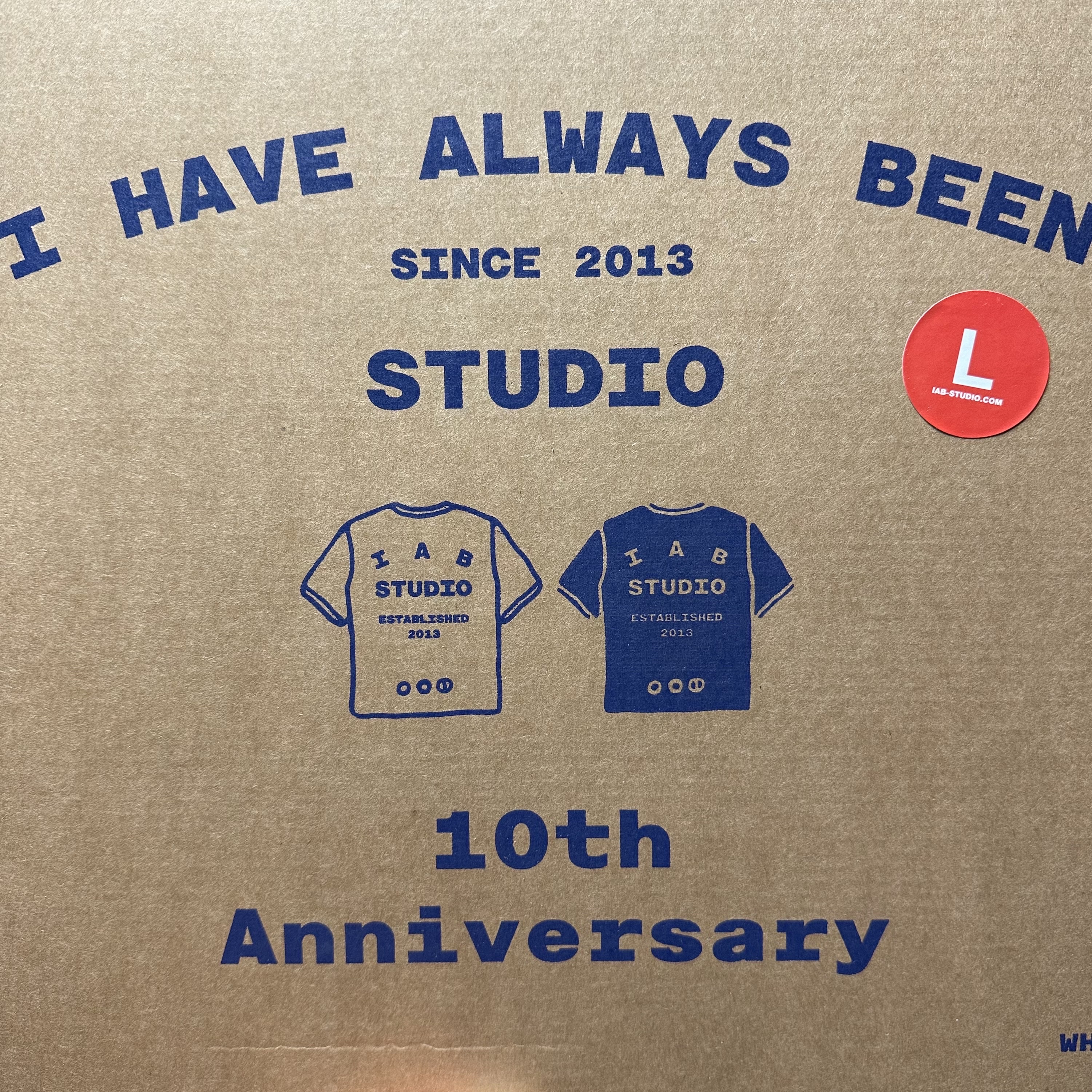 IAB Studio 10th Anniversary T-Shirts Pack White & Black (2 Pack) 착용 스타일 - 2