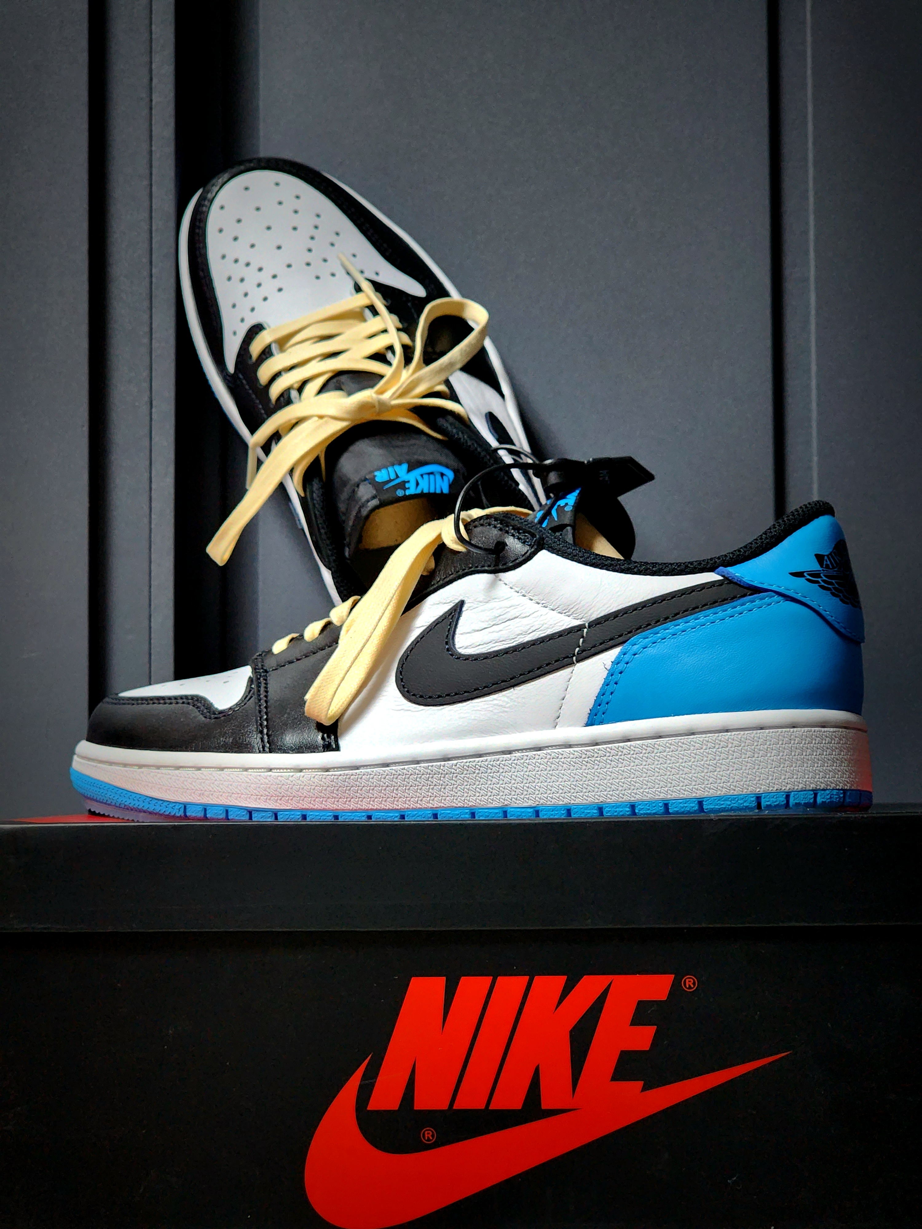 Jordan 1 Retro Low OG Black and Dark Powder Blue 착용 스타일