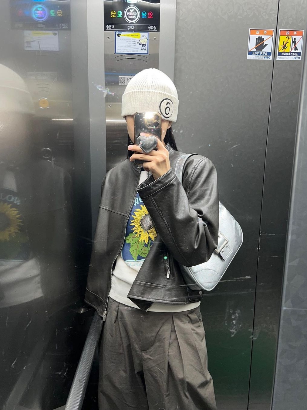 (W) MM6 Maison Margiela 6 Logo Beanie Hat White 착용 스타일