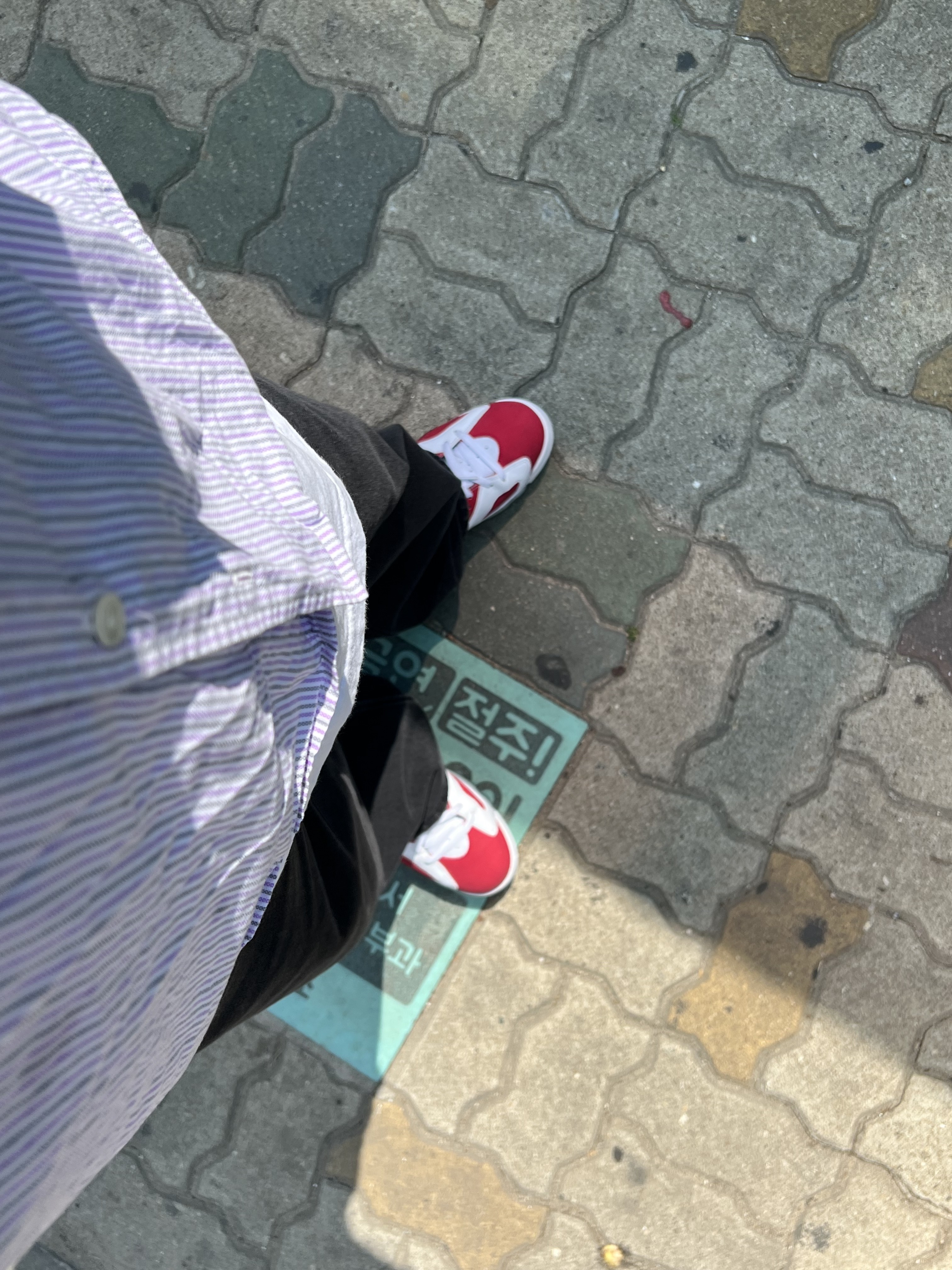Jordan 6 Retro Carmine 2021 착용 스타일 - 2