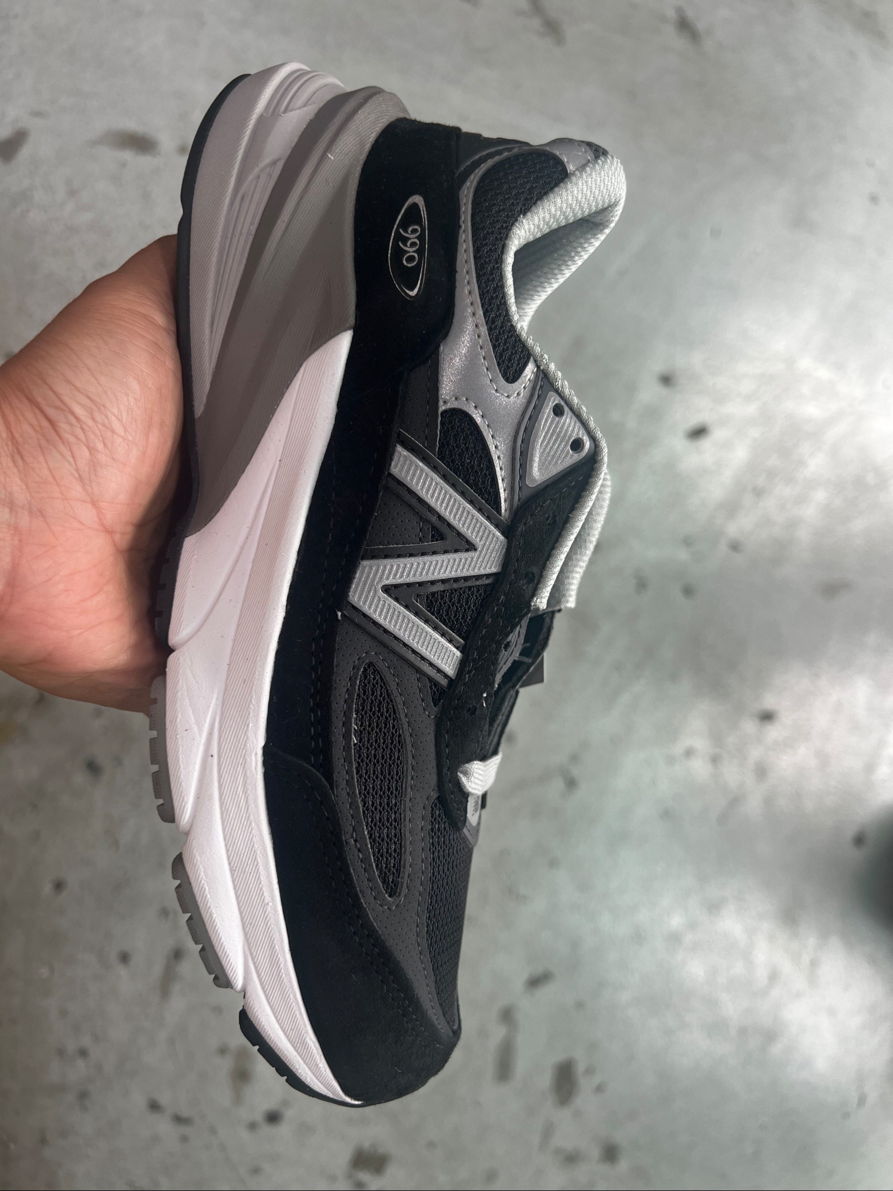 New Balance 990v6 Made in USA Black White 착용 스타일