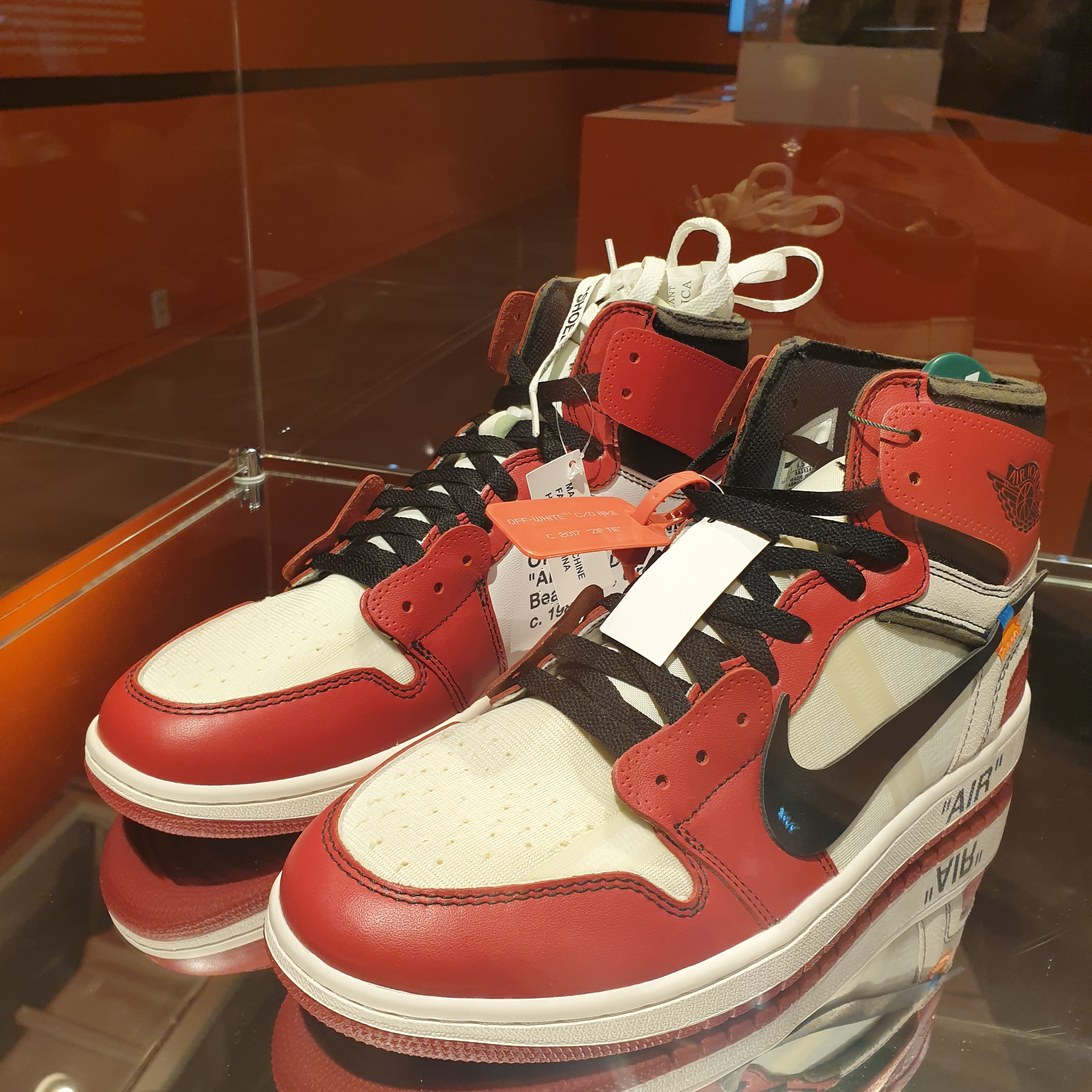 Jordan 1 x Off-White Retro High Chicago The Ten 착용 스타일