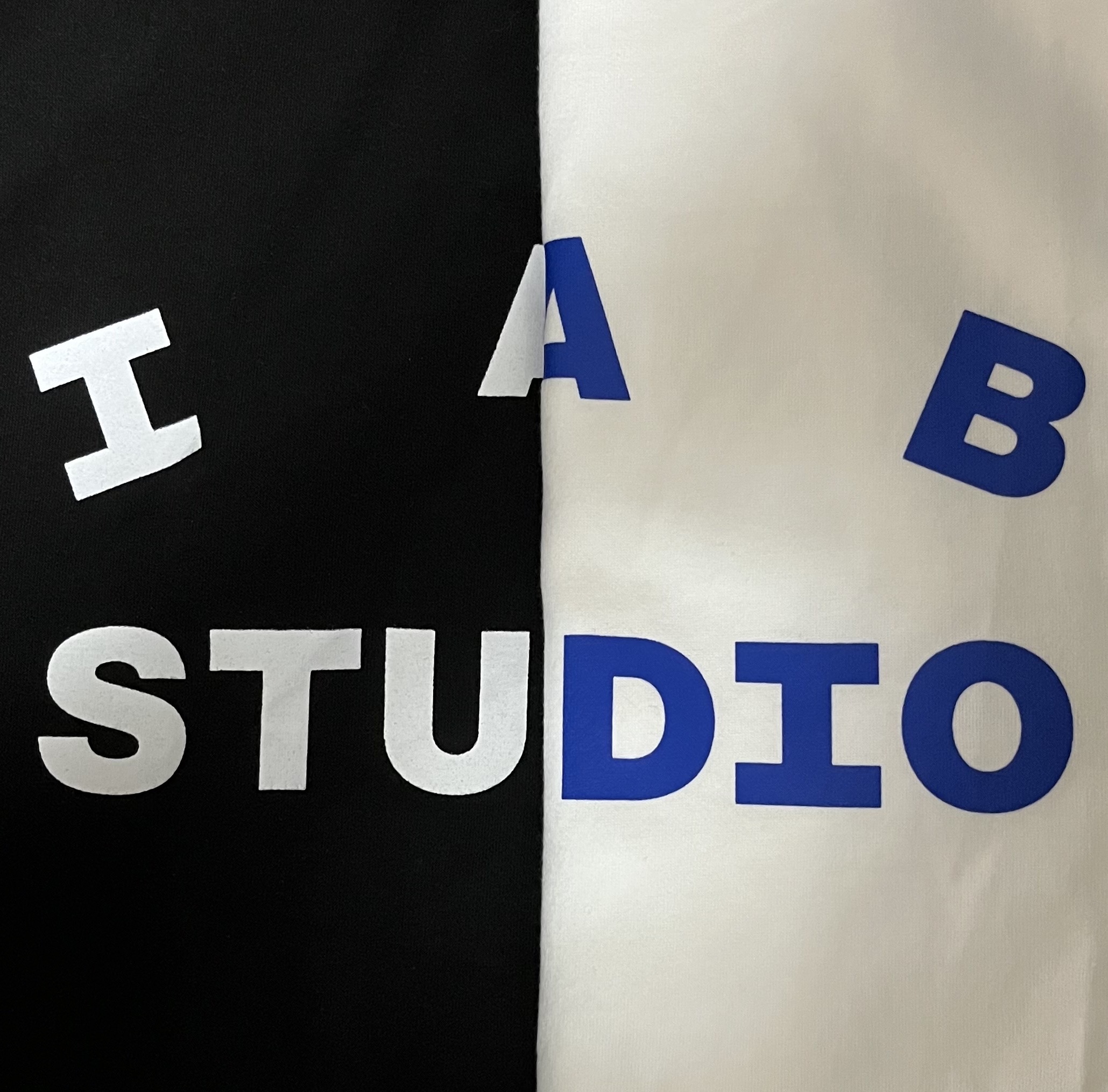 IAB Studio 10th Anniversary T-Shirts Pack White & Black (2 Pack) 착용 스타일